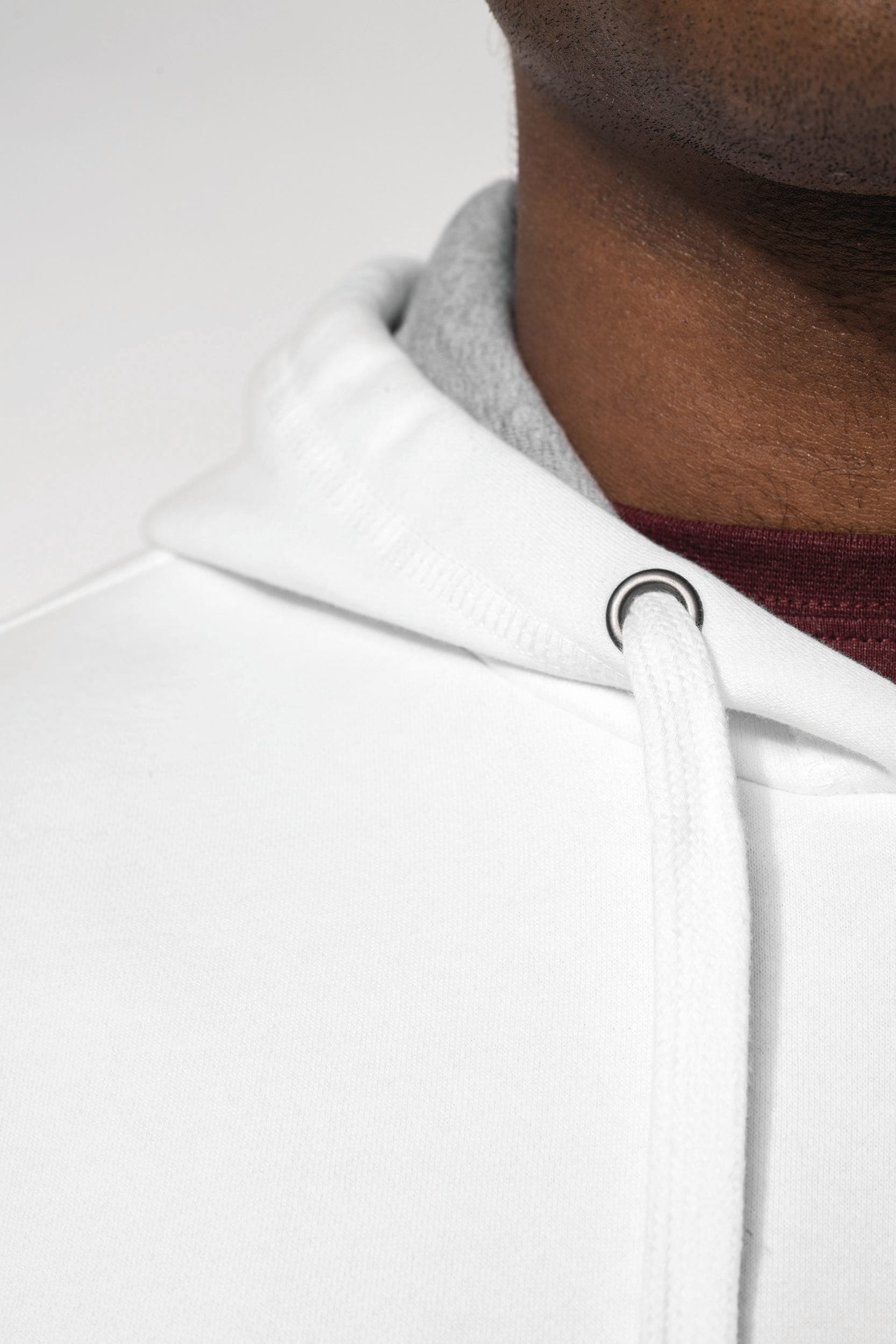 Sweat shirt capuche unisexe en situation