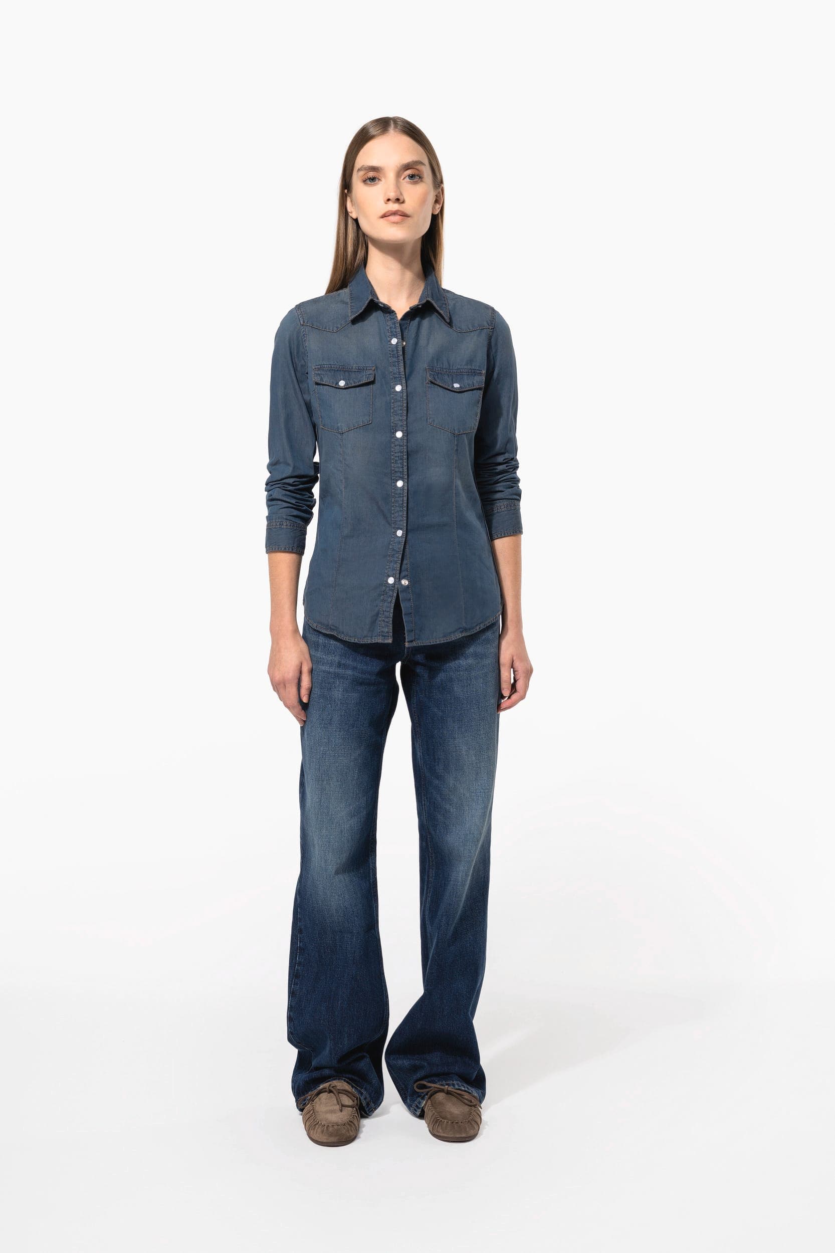 Chemise denim manches longues femme en situation