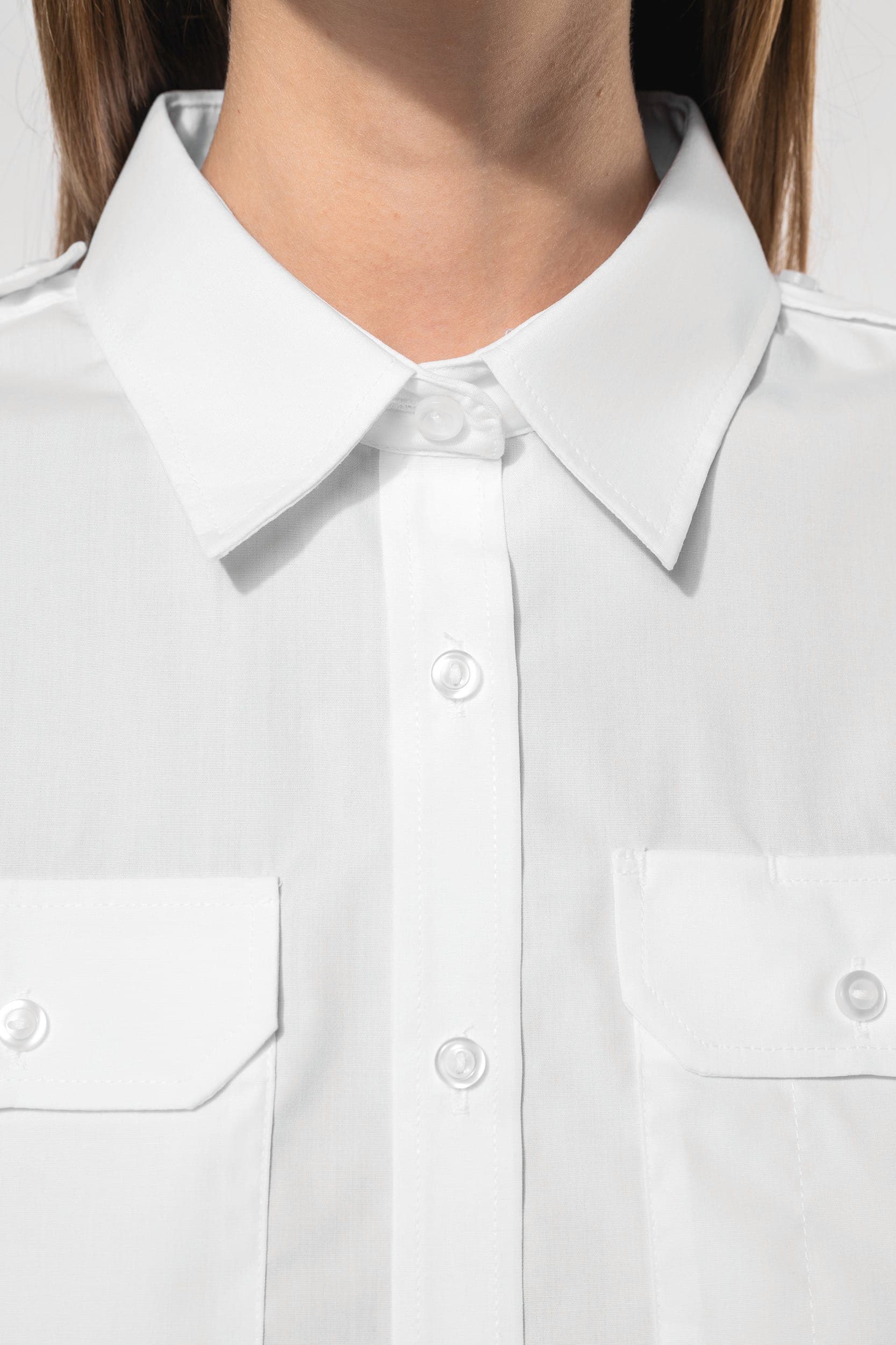 Chemise pilote manches courtes femme en situation