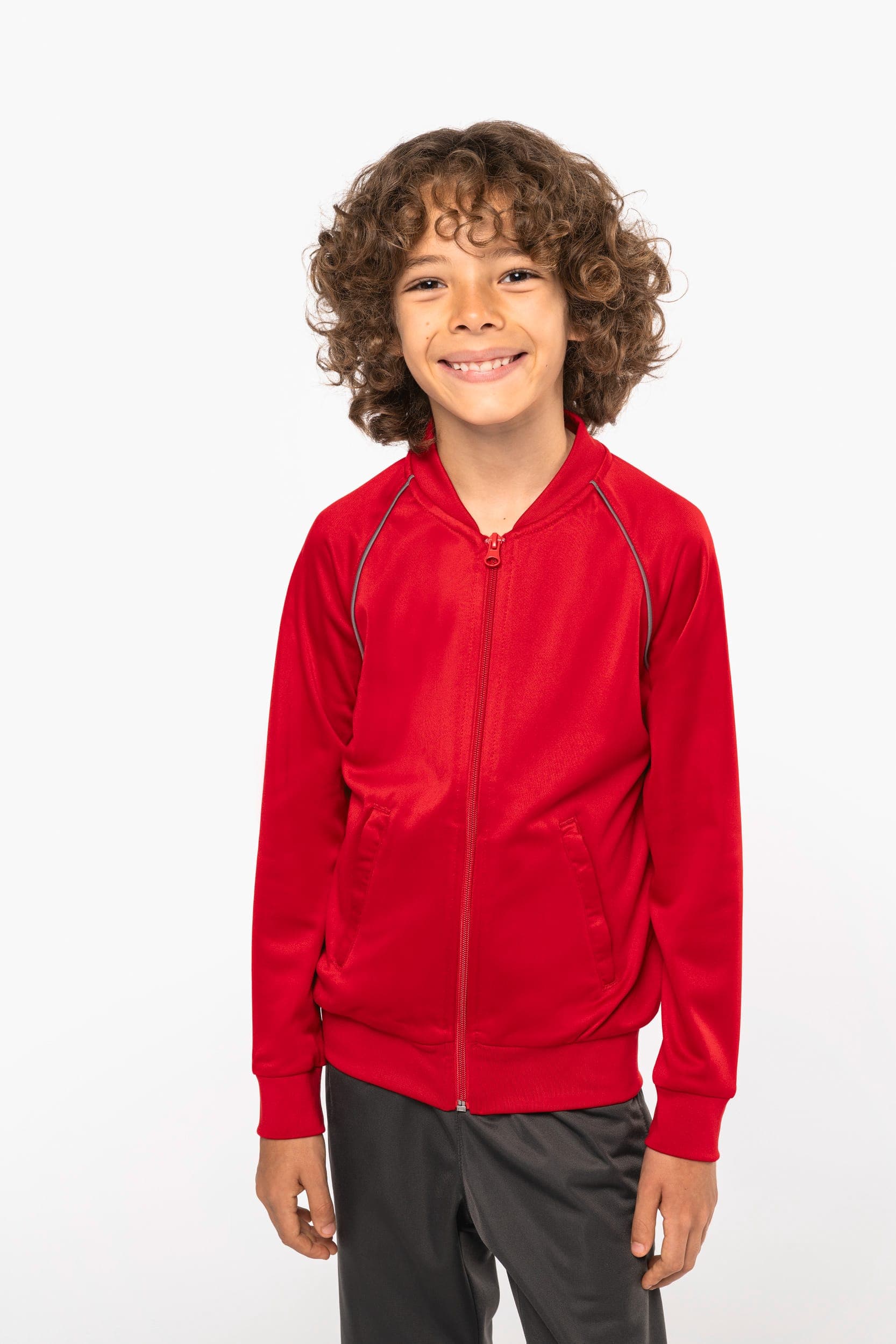 Veste de survêtement zippée avec liseré enfant en situation
