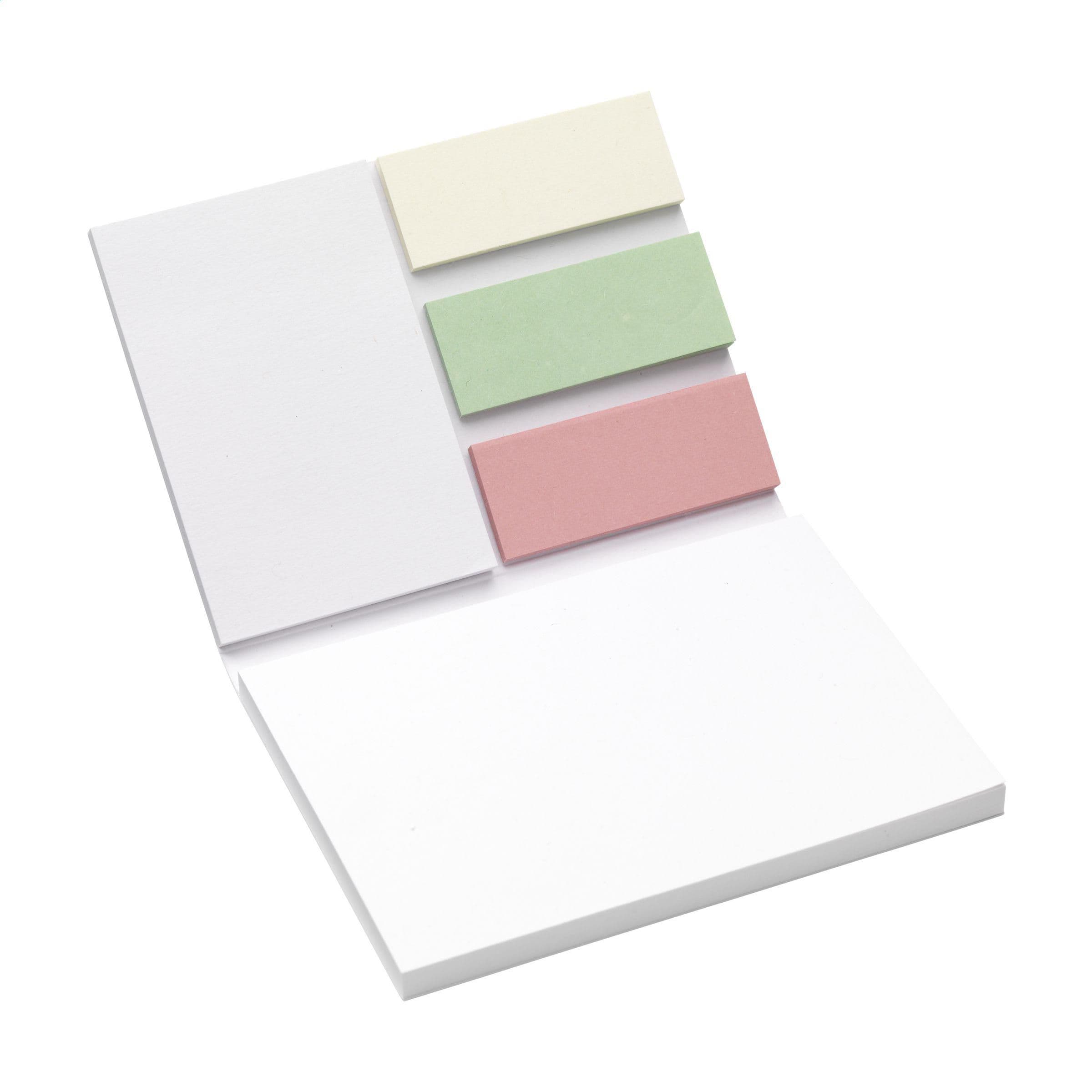 Bloc-note Memo sticky notes papier recyclé et marqueurs en situation