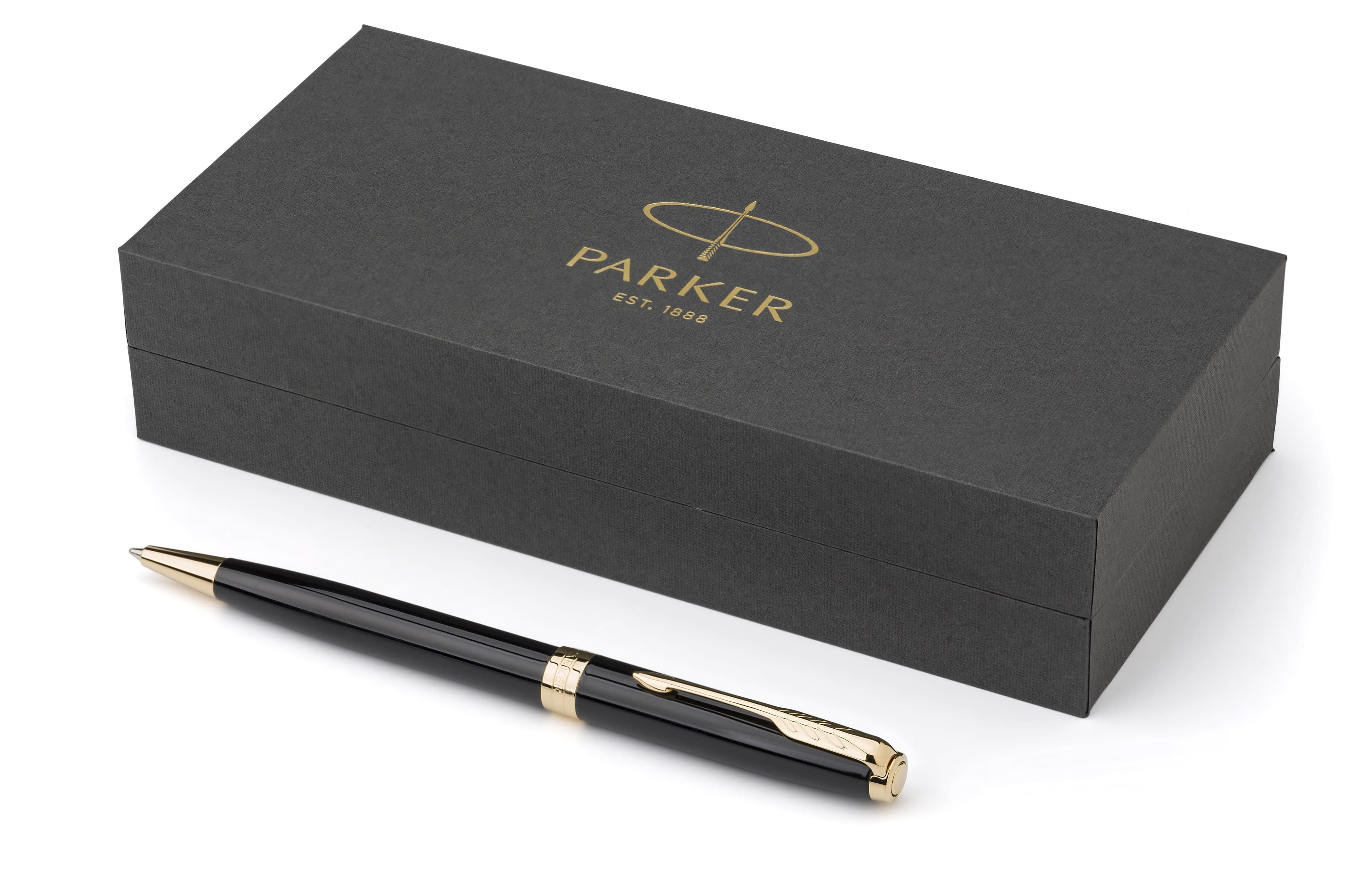 Stylo bille Parker Sonnet | Finitions dorées en situation