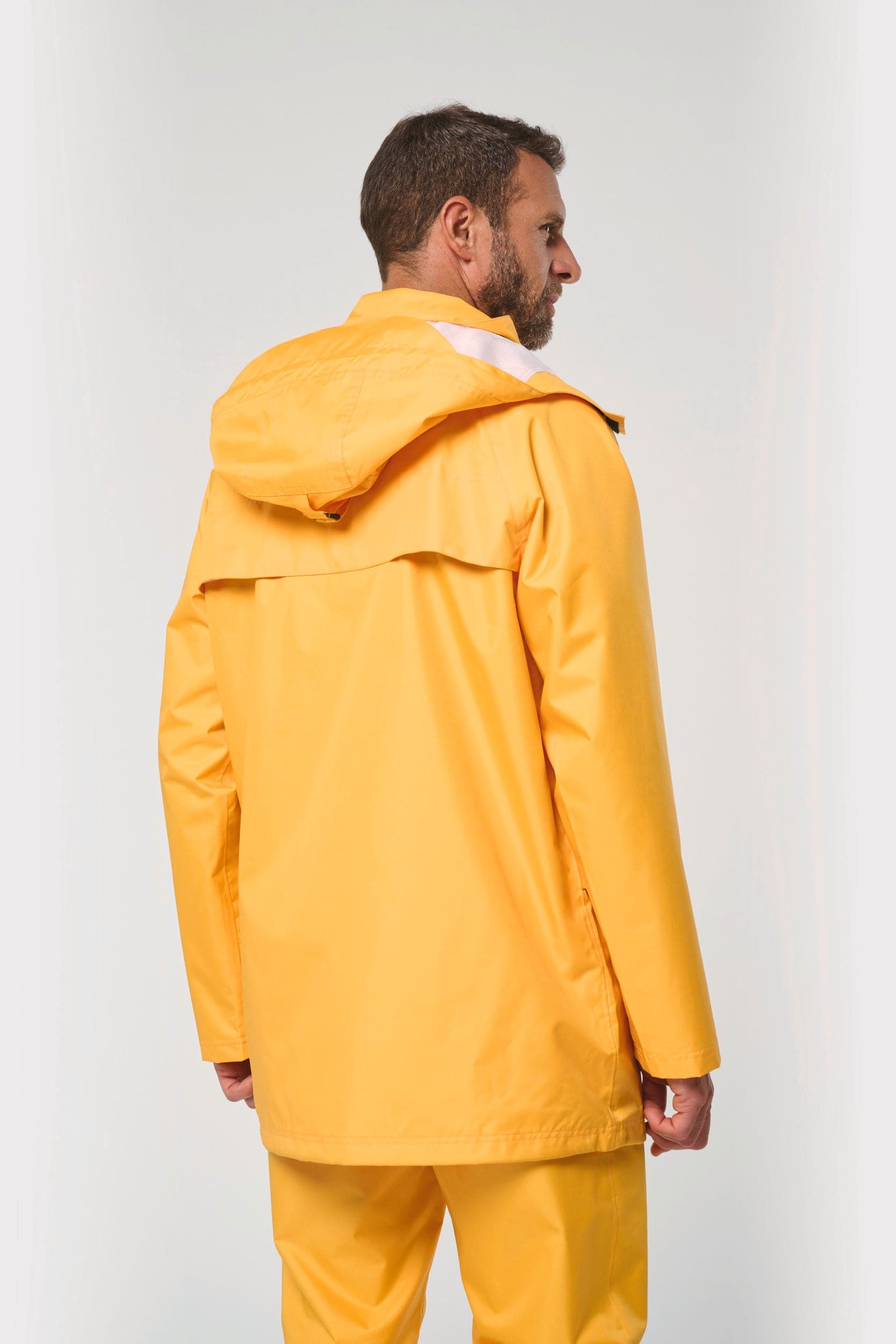 Veste de pluie unisexe en situation
