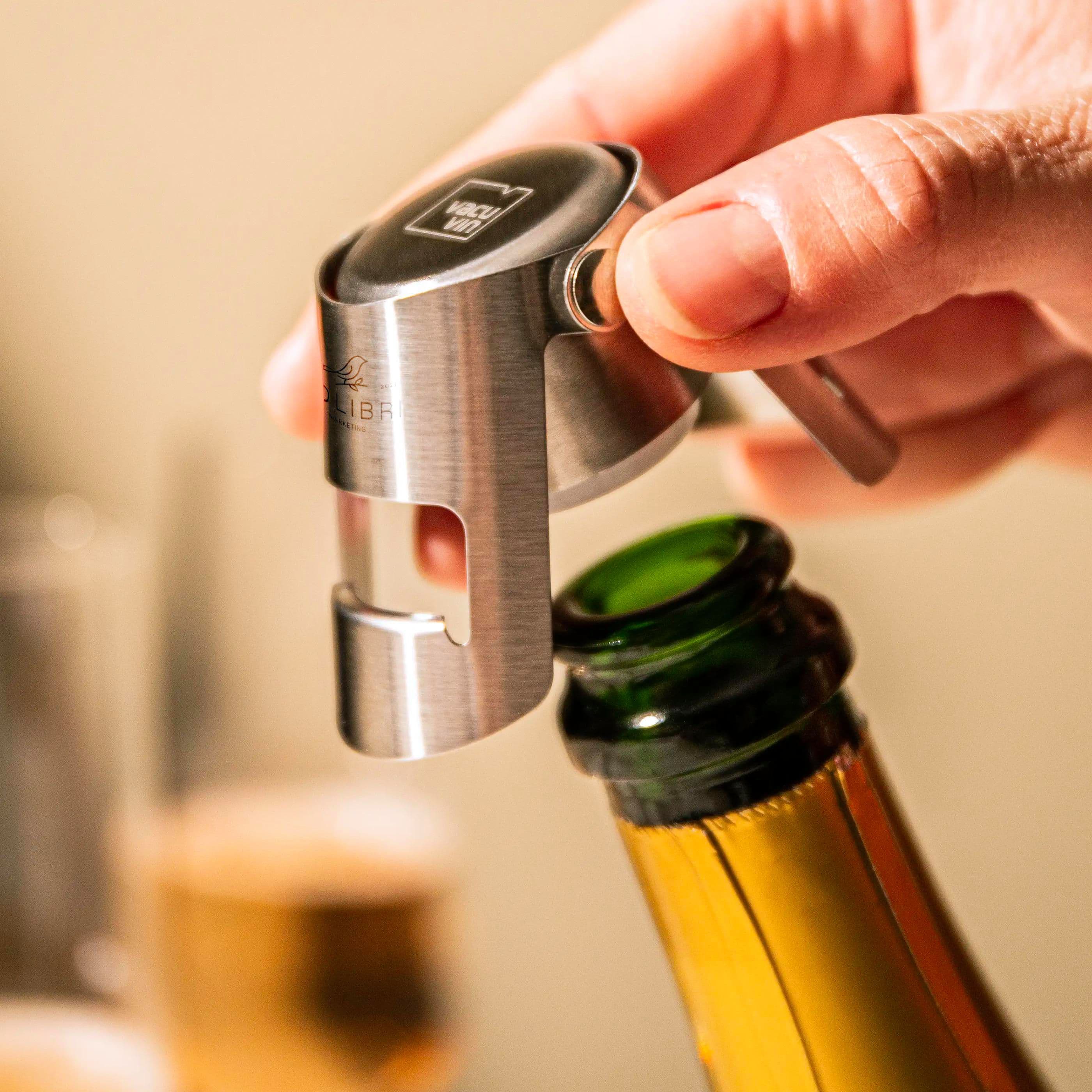 Bouchon Vacu Vin Champagne acier inoxydable en situation