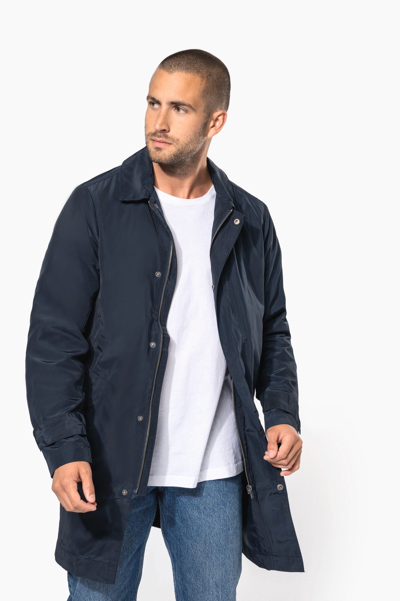 Trench léger homme en situation