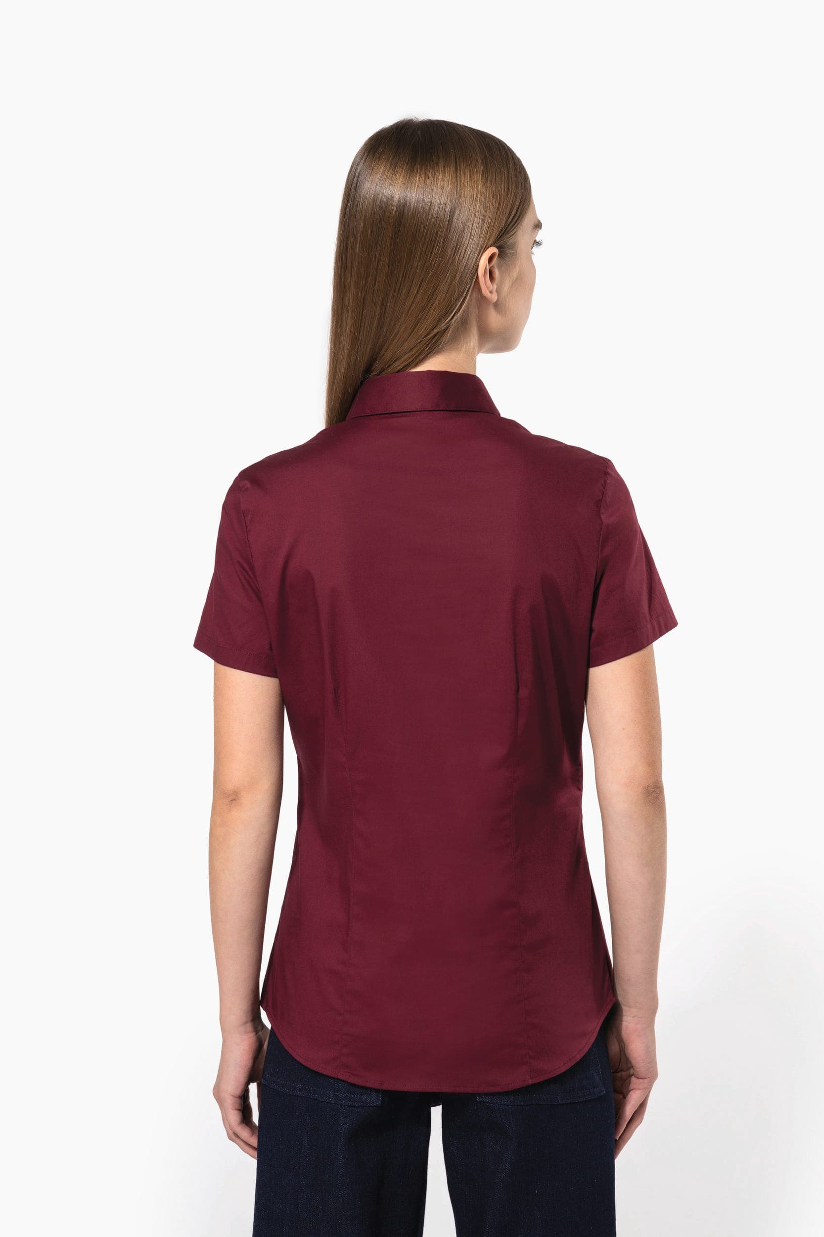 Chemise coton / élasthanne manches courtes femme en situation