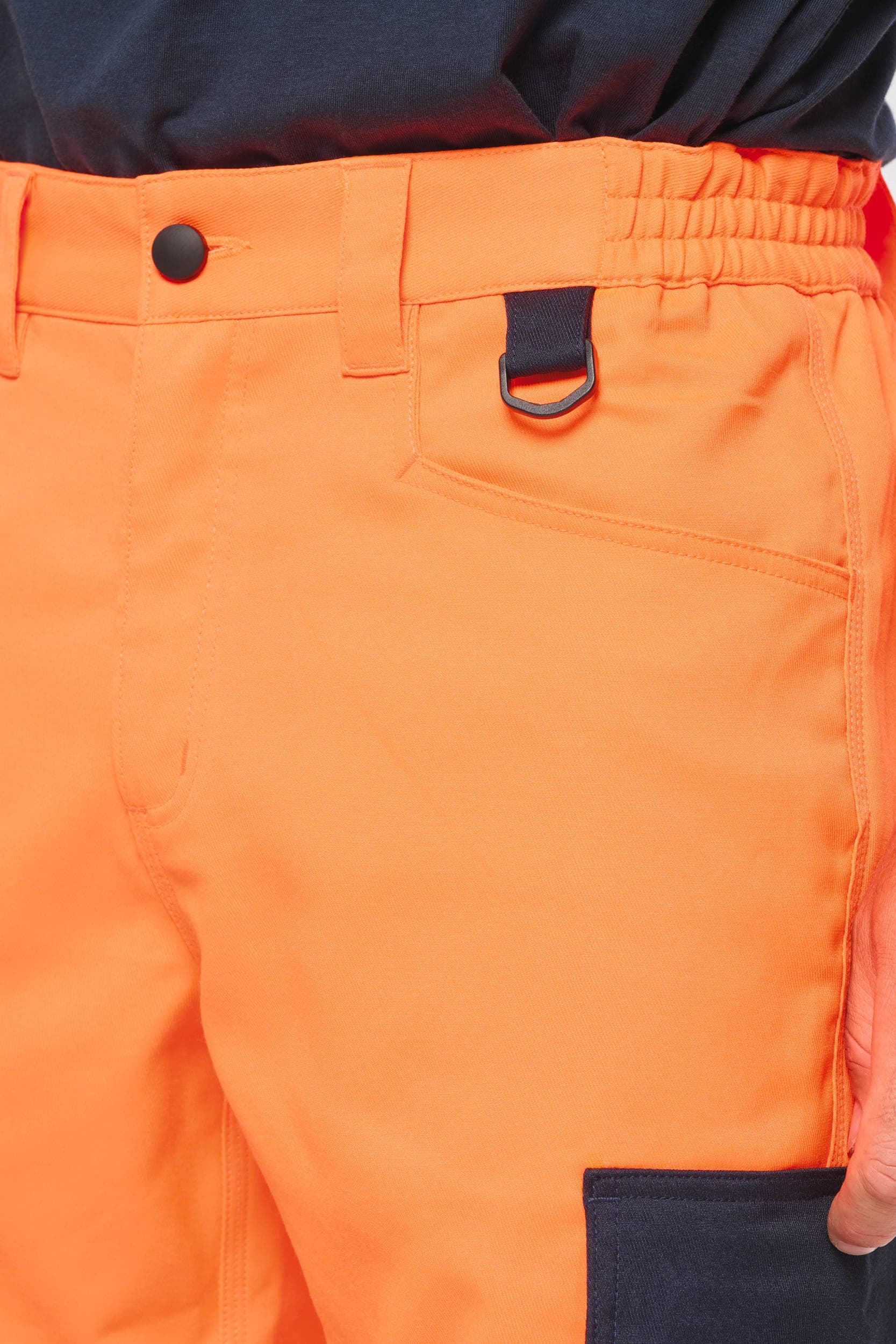 Pantalon de sécurité recyclé multipoches unisexe en situation