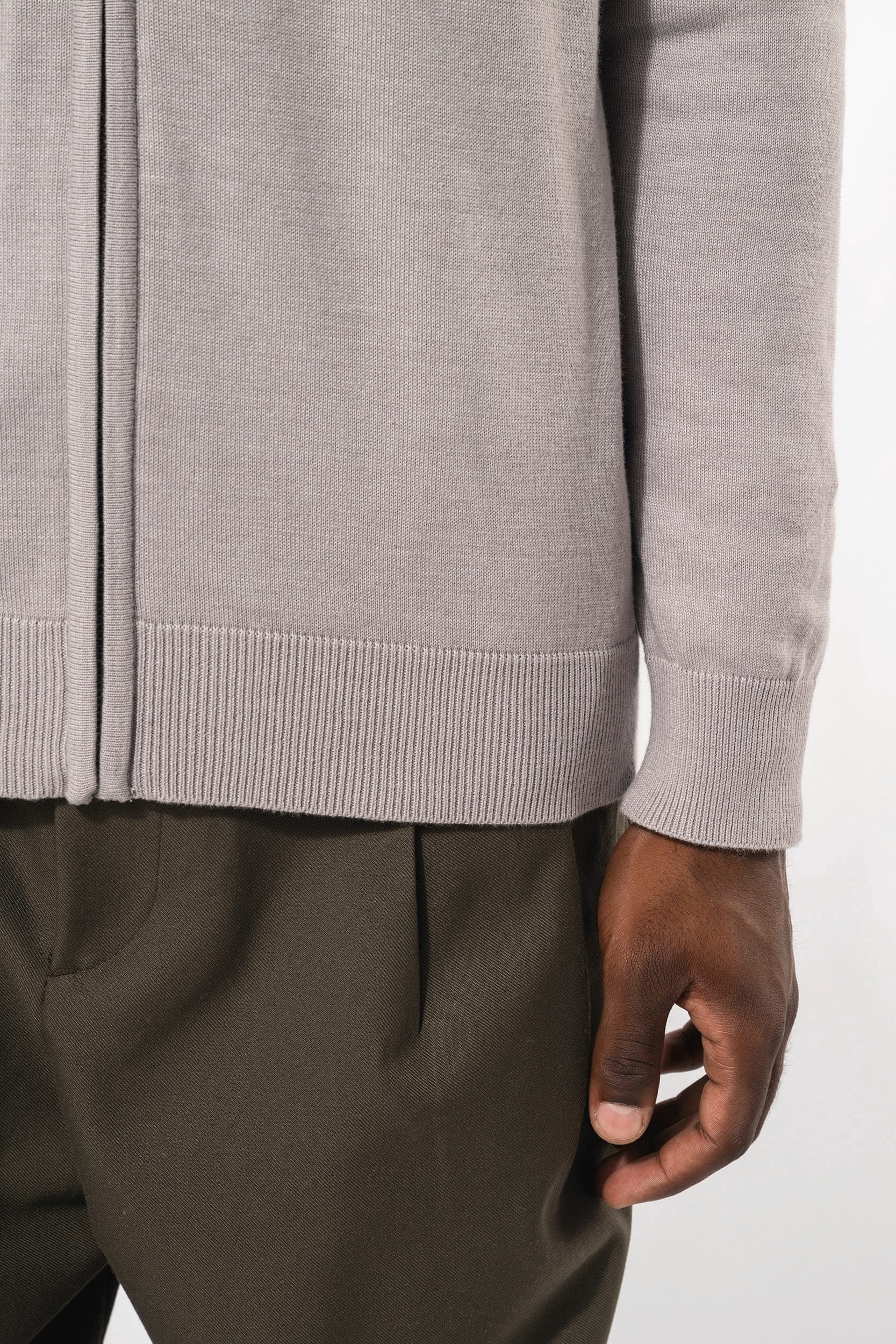 Cardigan zippé homme en situation