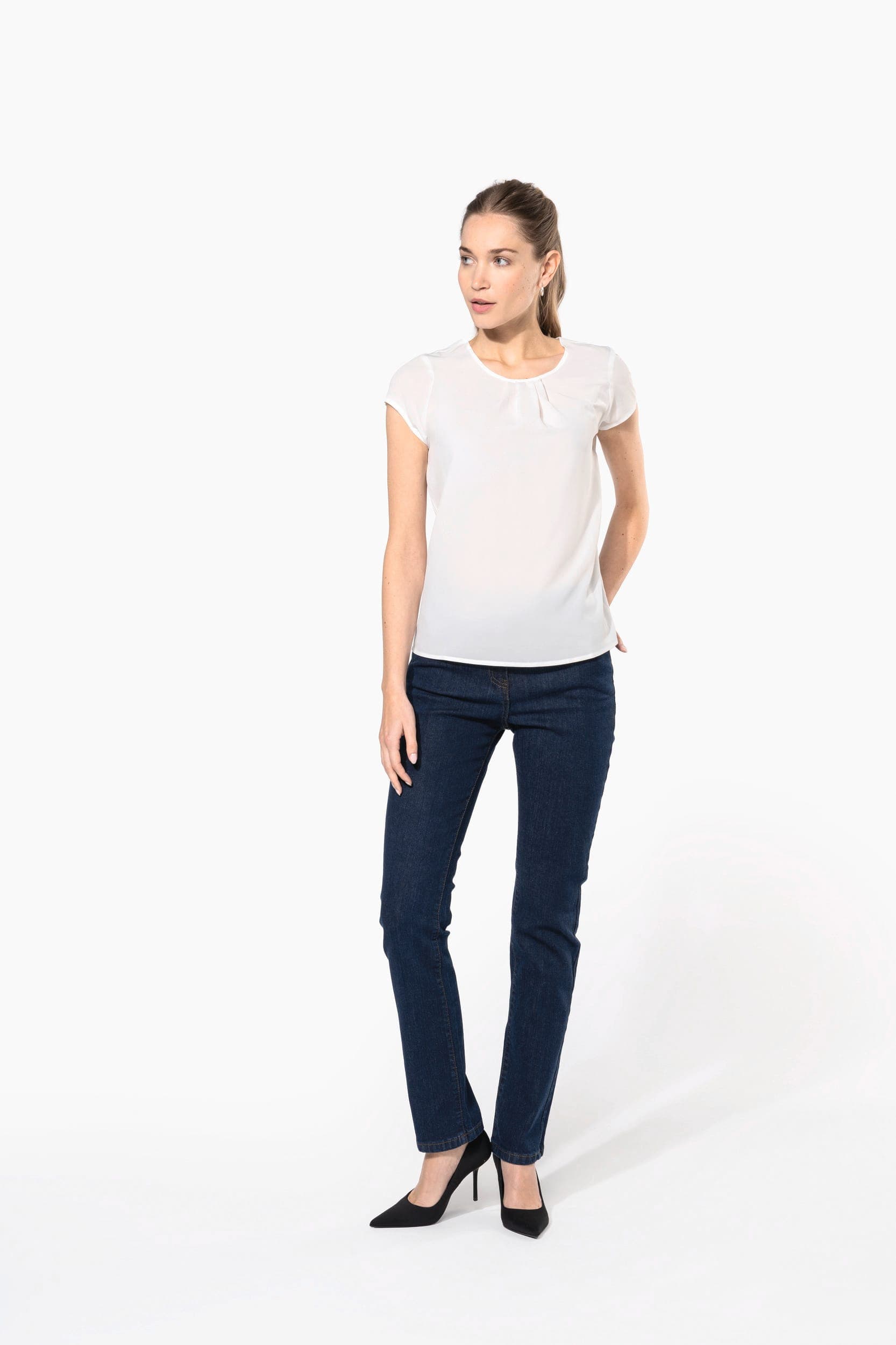 Blouse crêpe manches courtes femme en situation