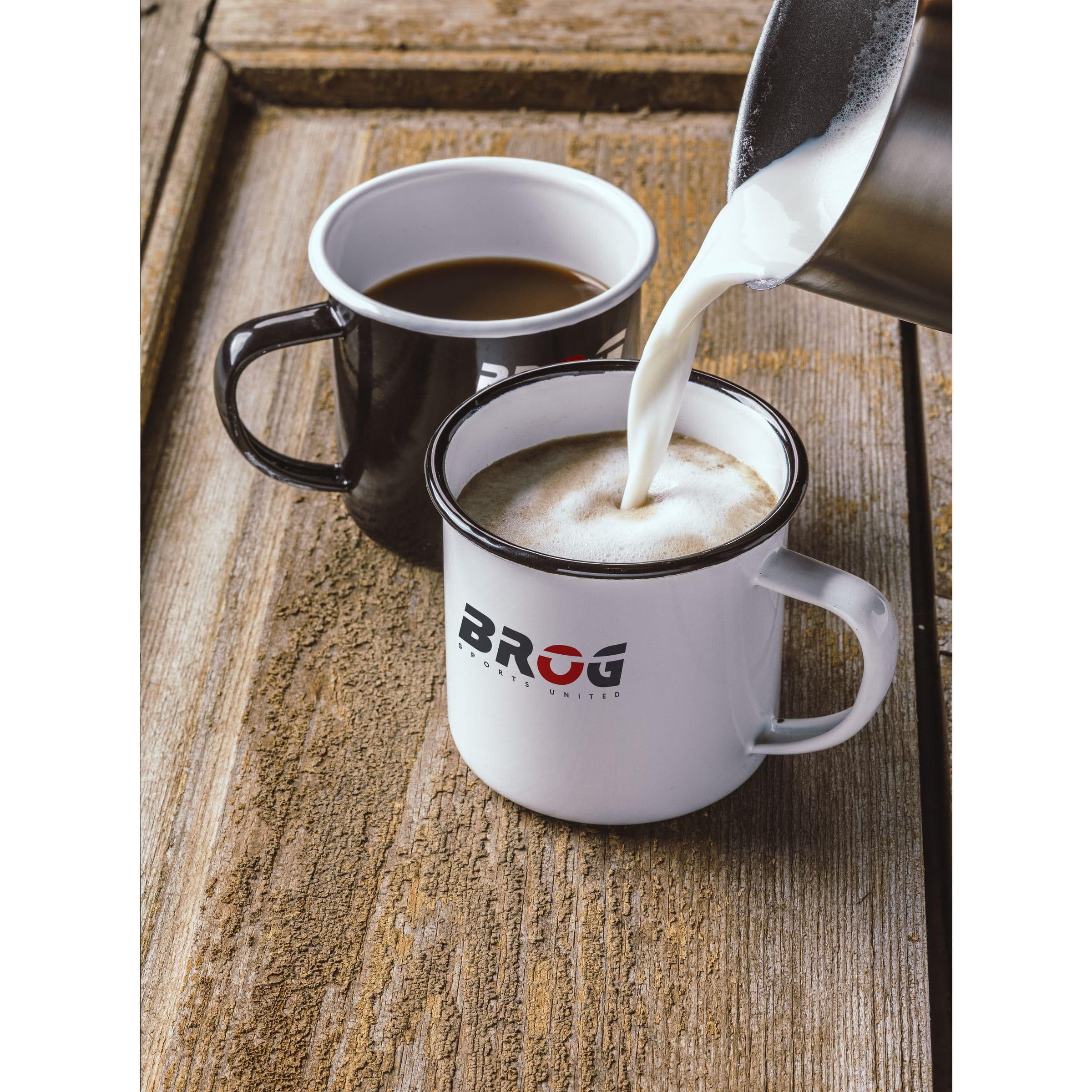 Mug Retro en émail 350 ml en situation