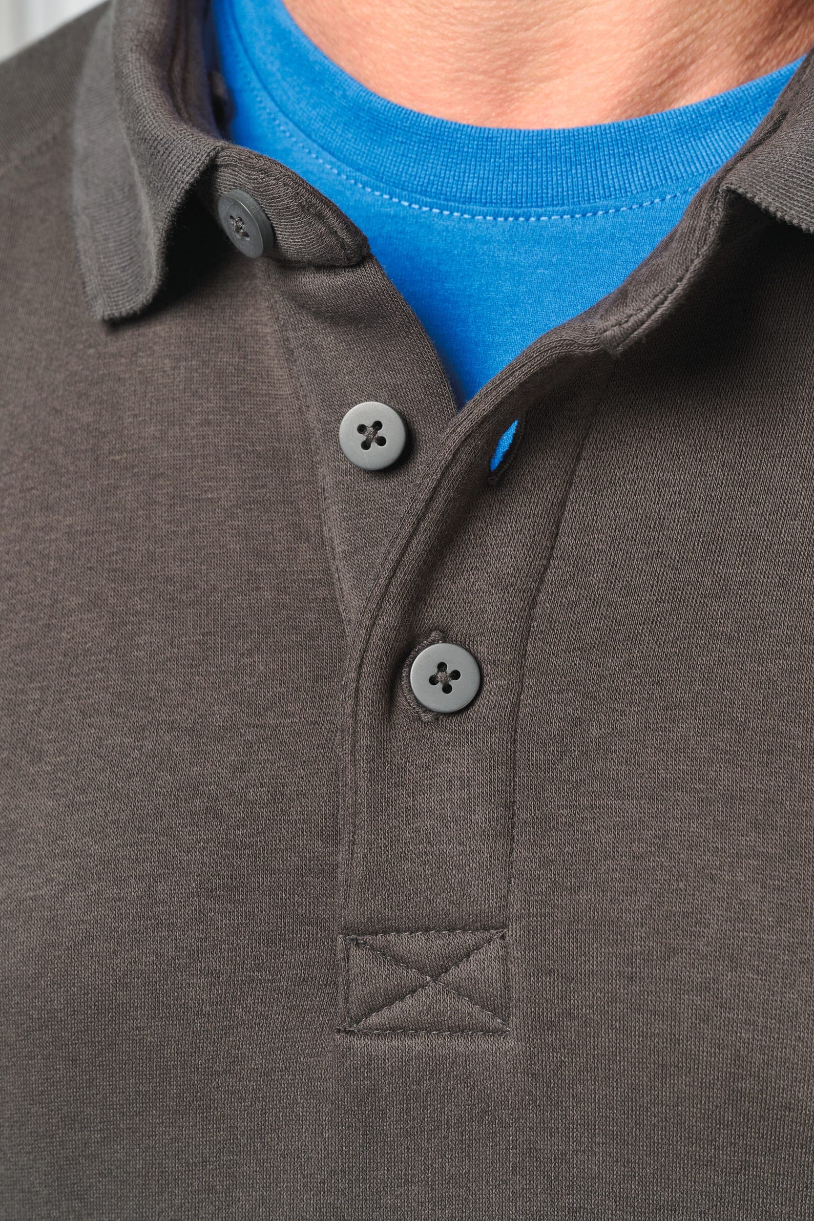 Sweat-shirt col polo homme en situation