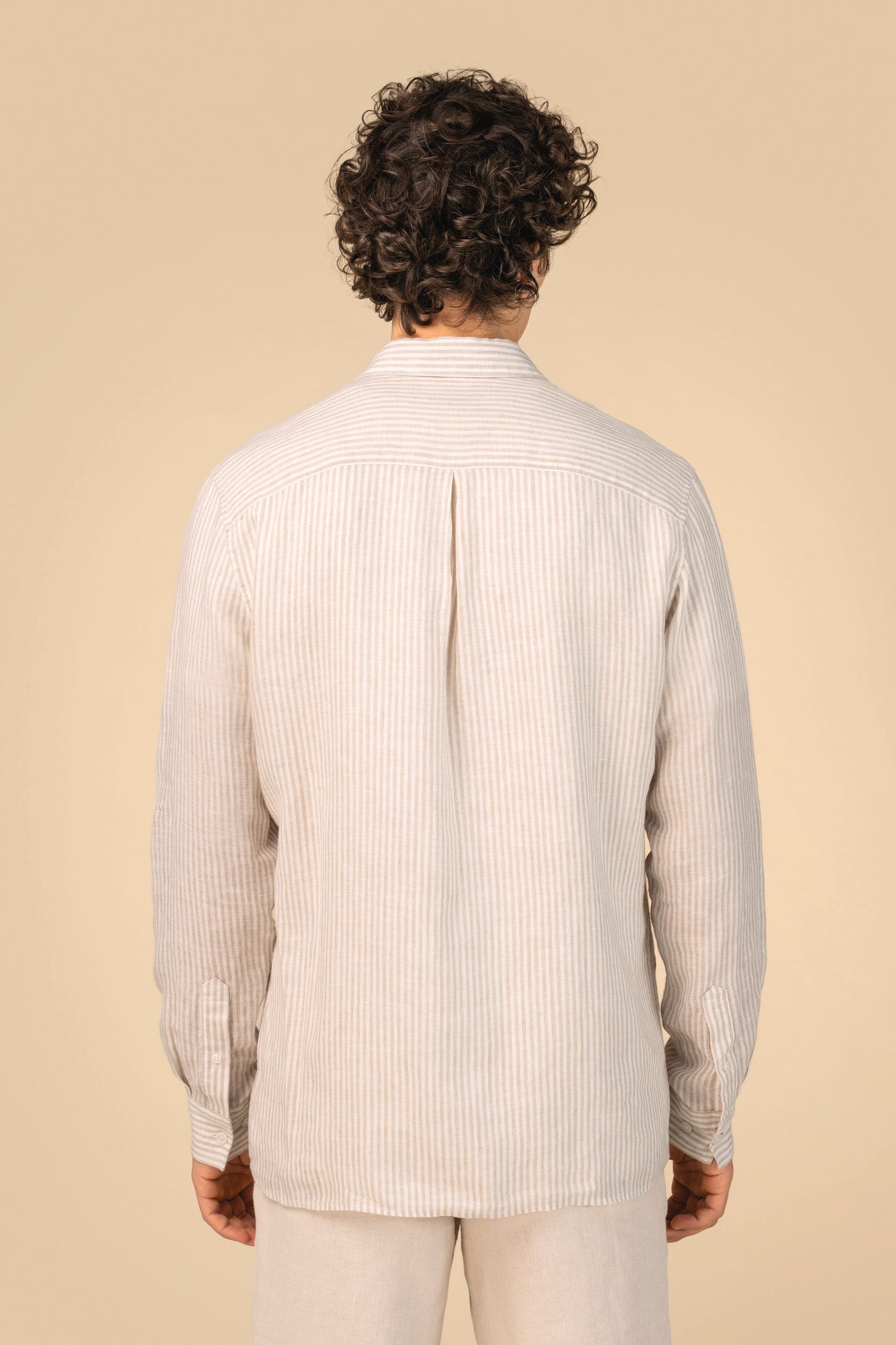 Chemise rayée en lin homme en situation