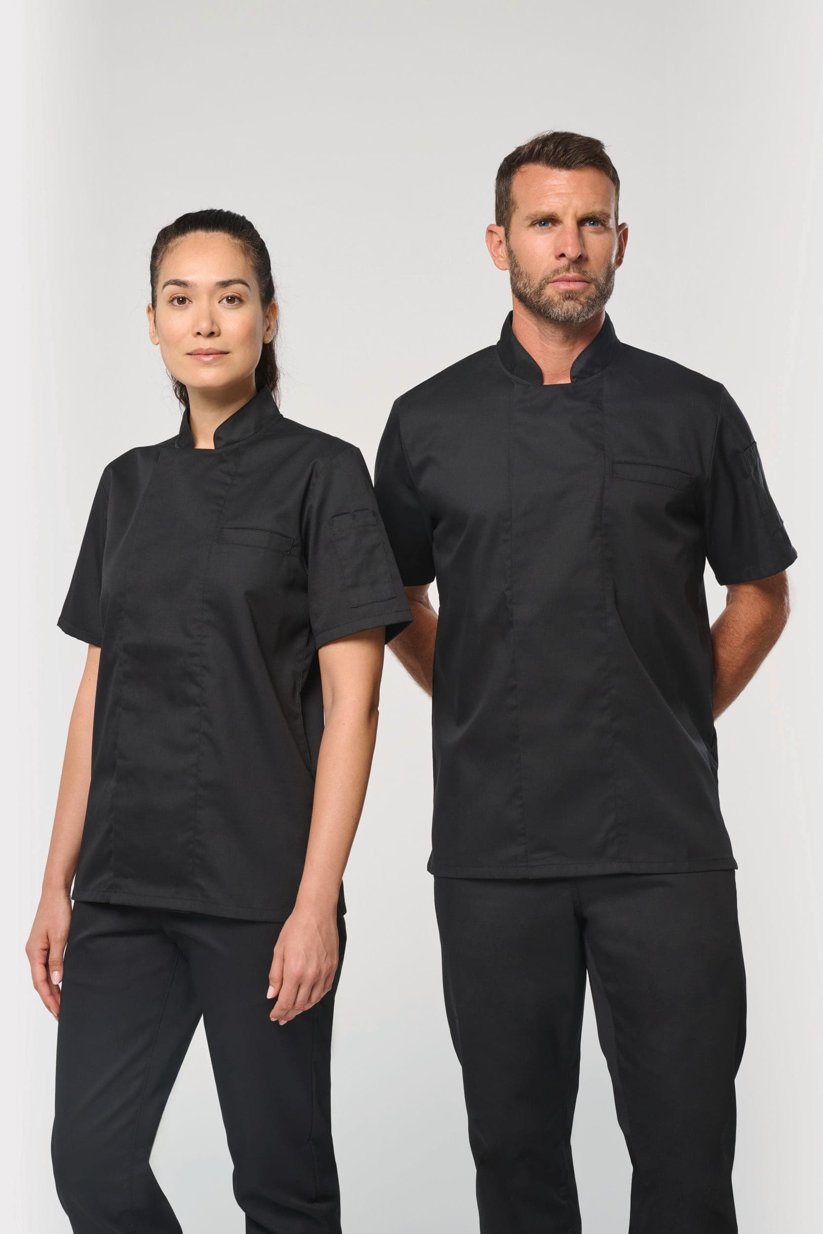 Veste de cuisine écoresponsable et respirante manches courtes unisexe en situation