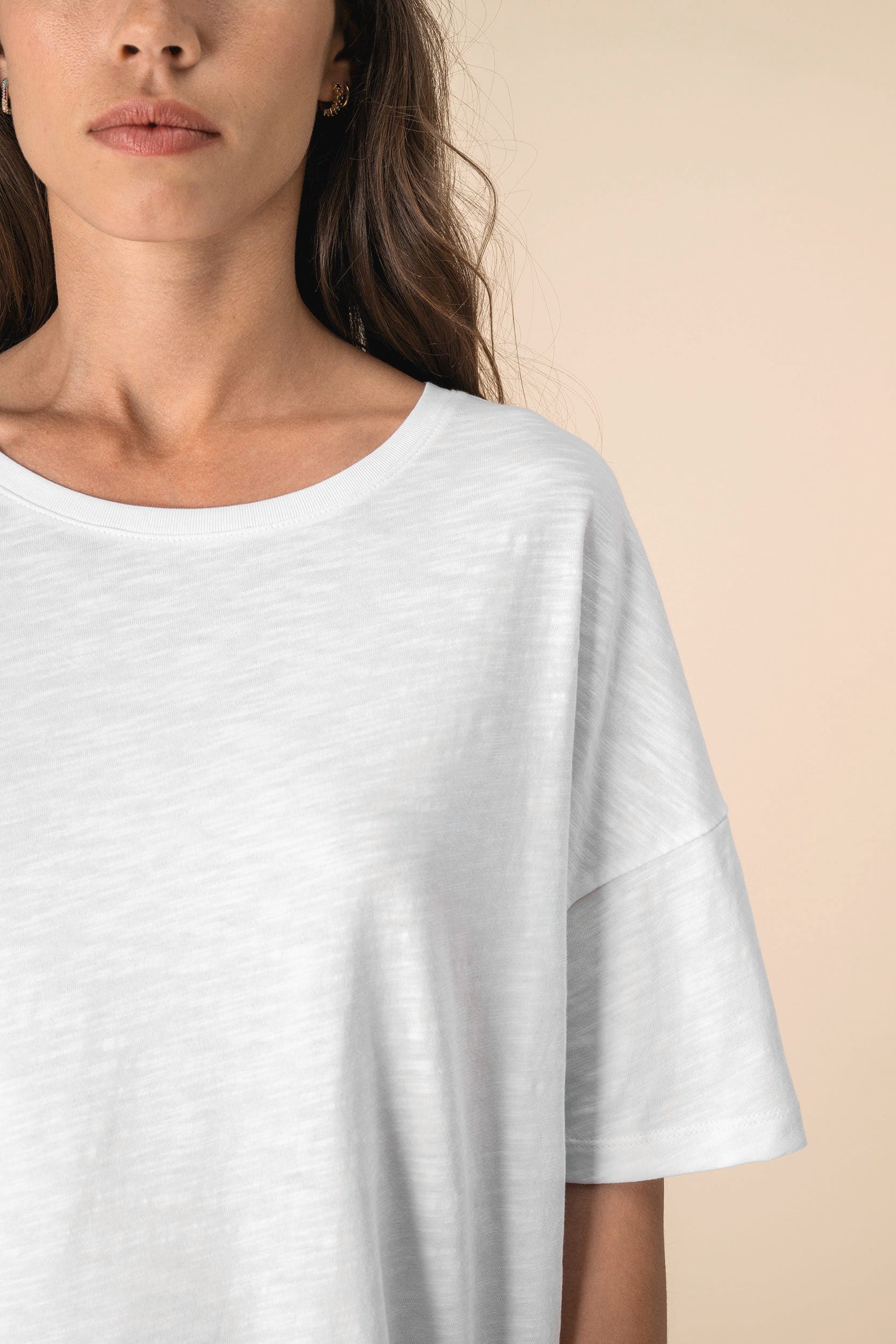 T-shirt écoresponsable slub oversize femme en situation