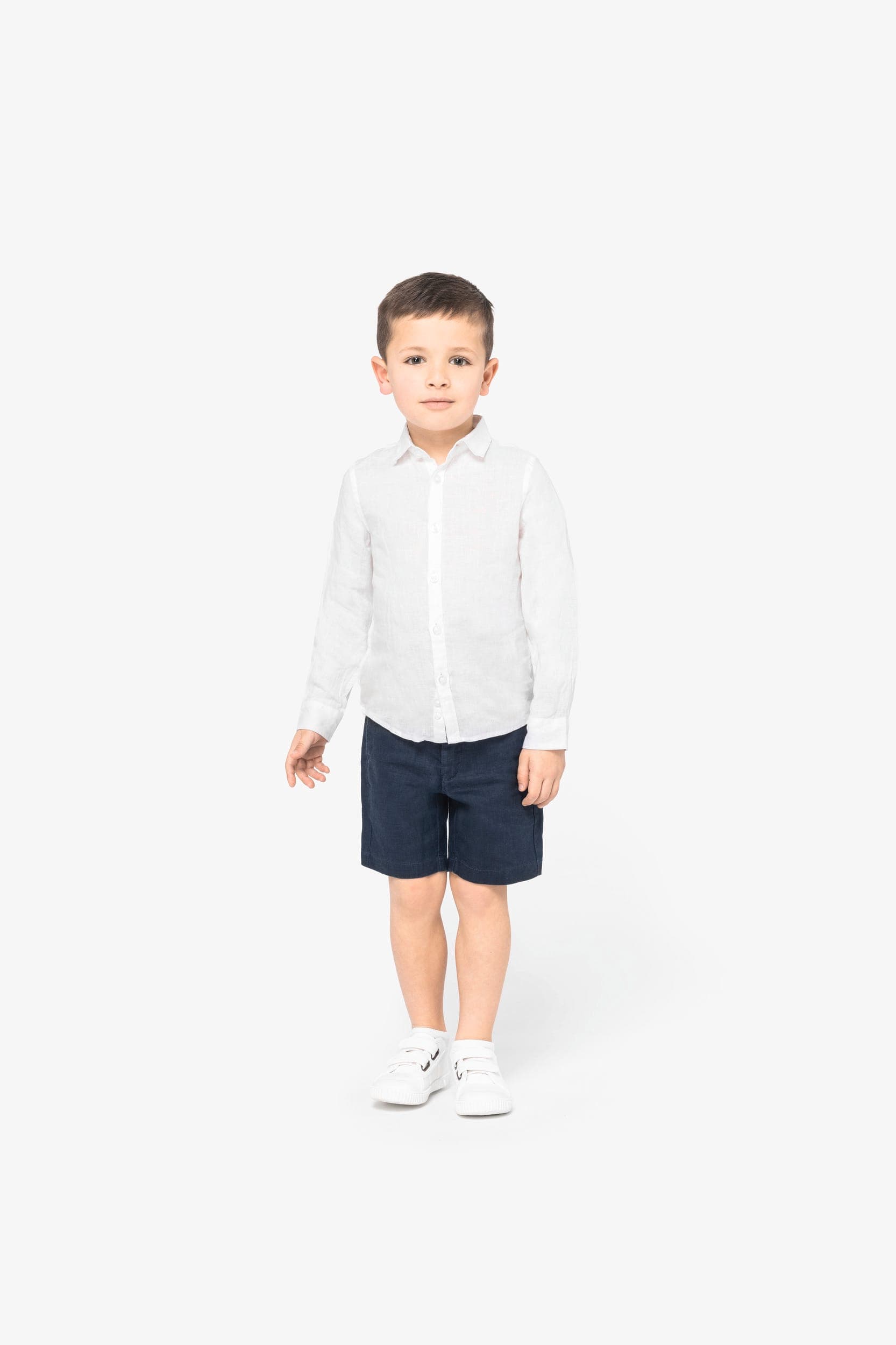 Chemise en lin enfant en situation