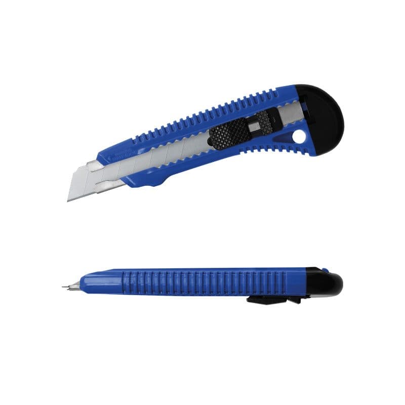 CUTTER PLASTIQUE PROFESSIONNEL AVEC GUIDE METAL ET BLOCAGE DE LAME en situation