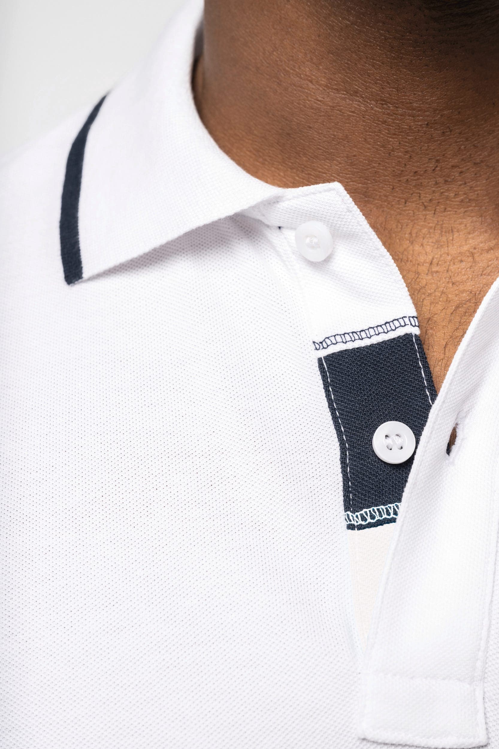 Polo manches courtes homme en situation