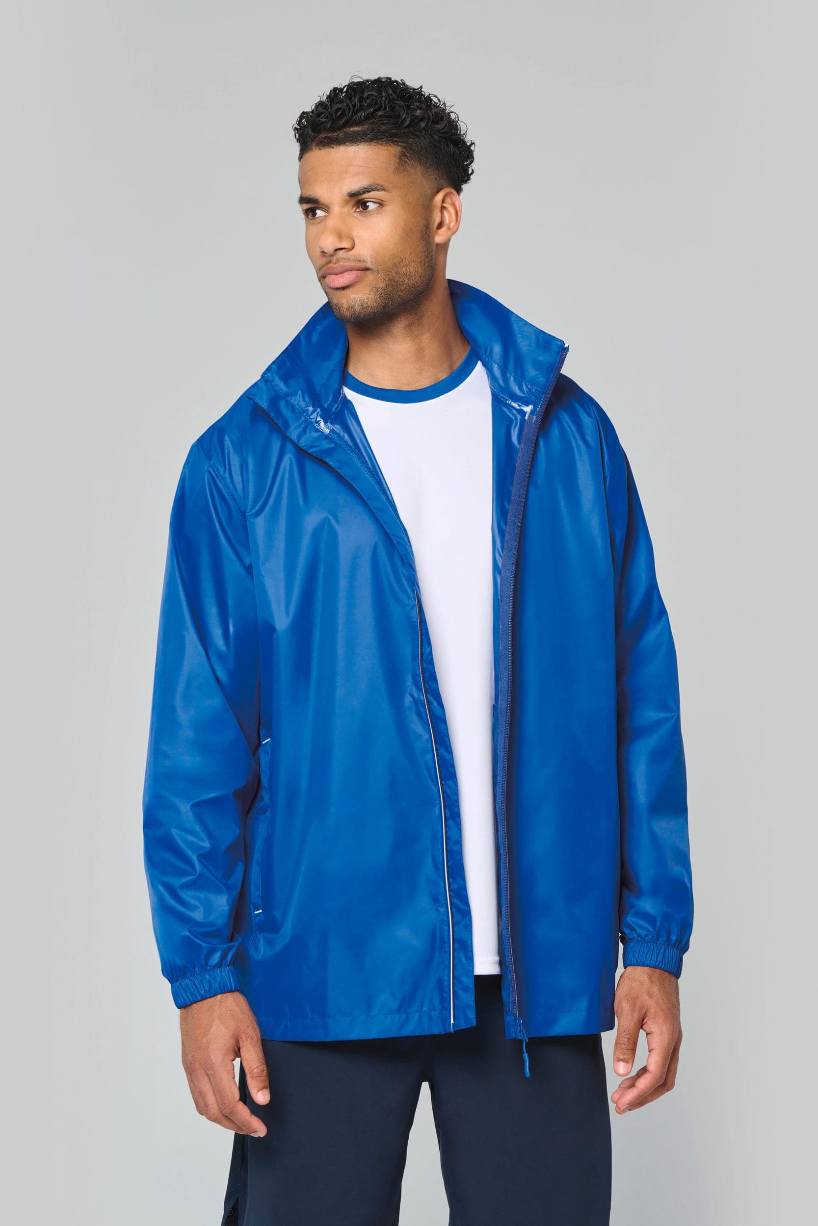 Veste de pluie unisexe en situation