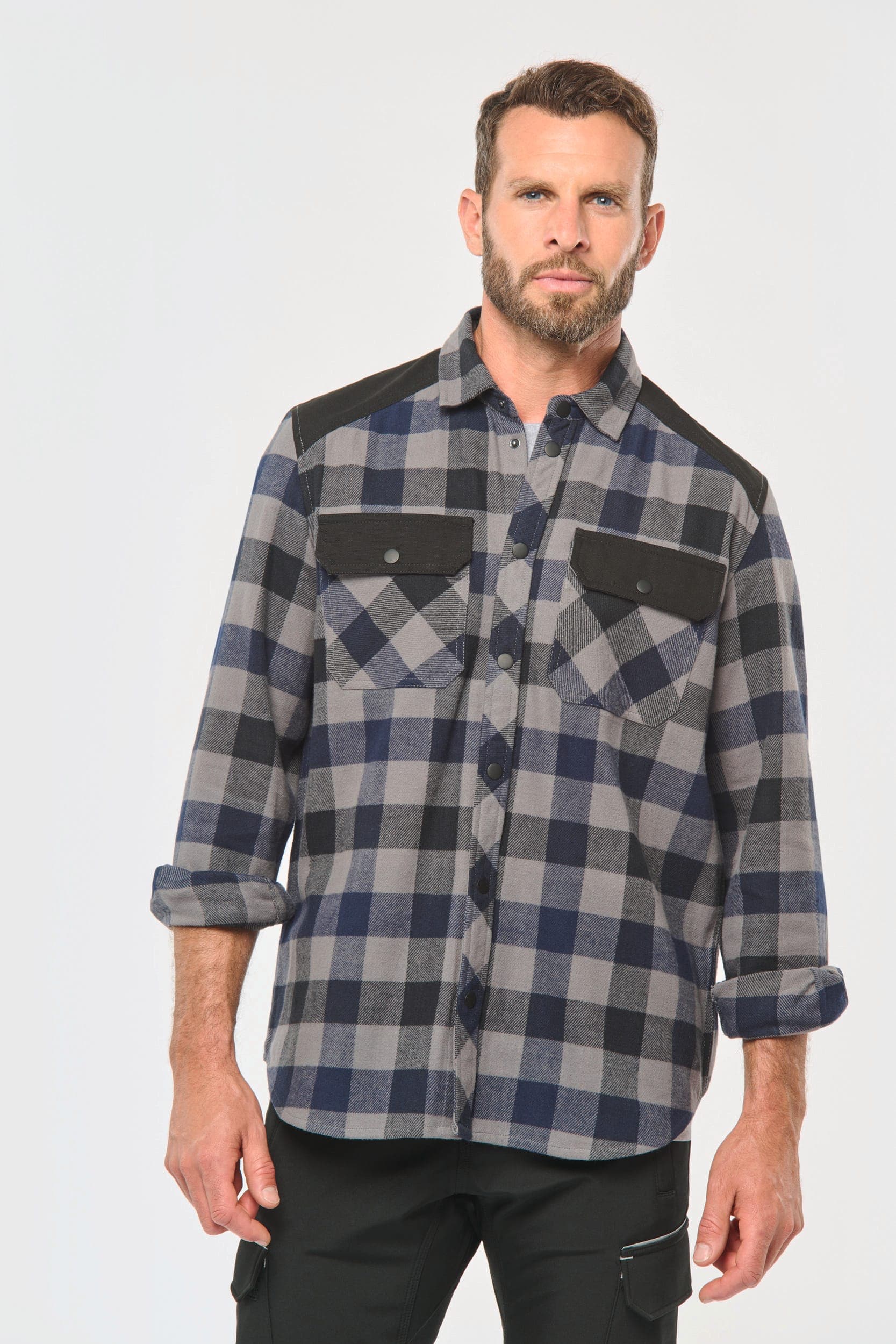 Chemise à carreaux avec poches homme en situation