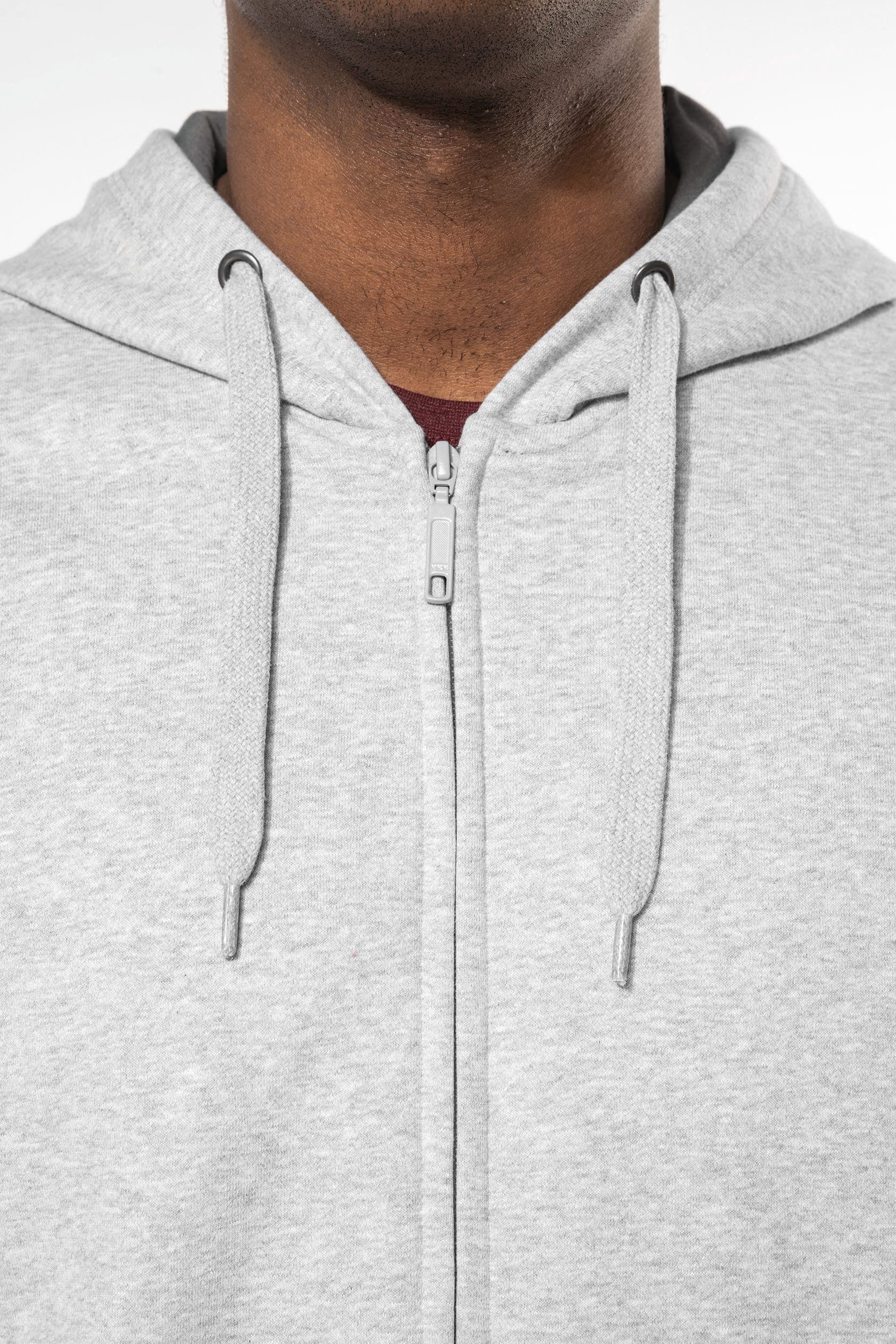 Sweat-shirt zippé capuche unisexe en situation