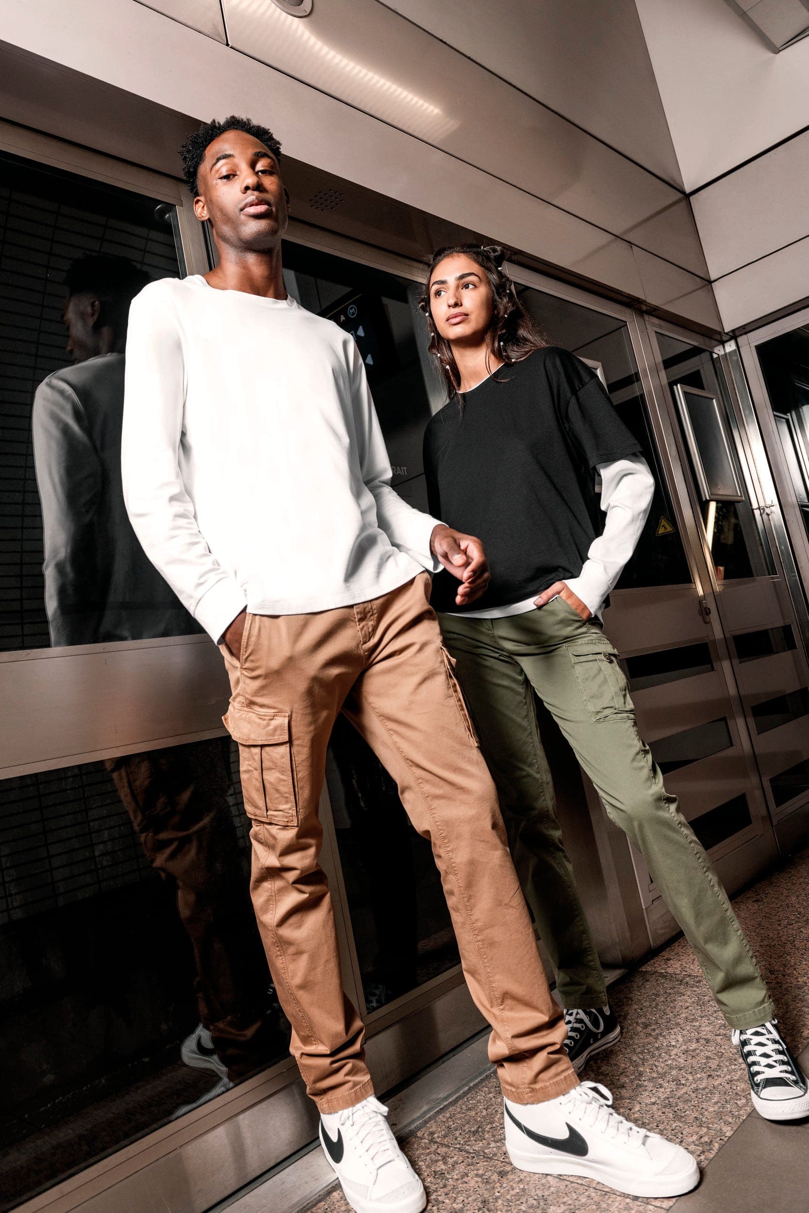 T-shirt écoresponsable manches longues unisexe en situation