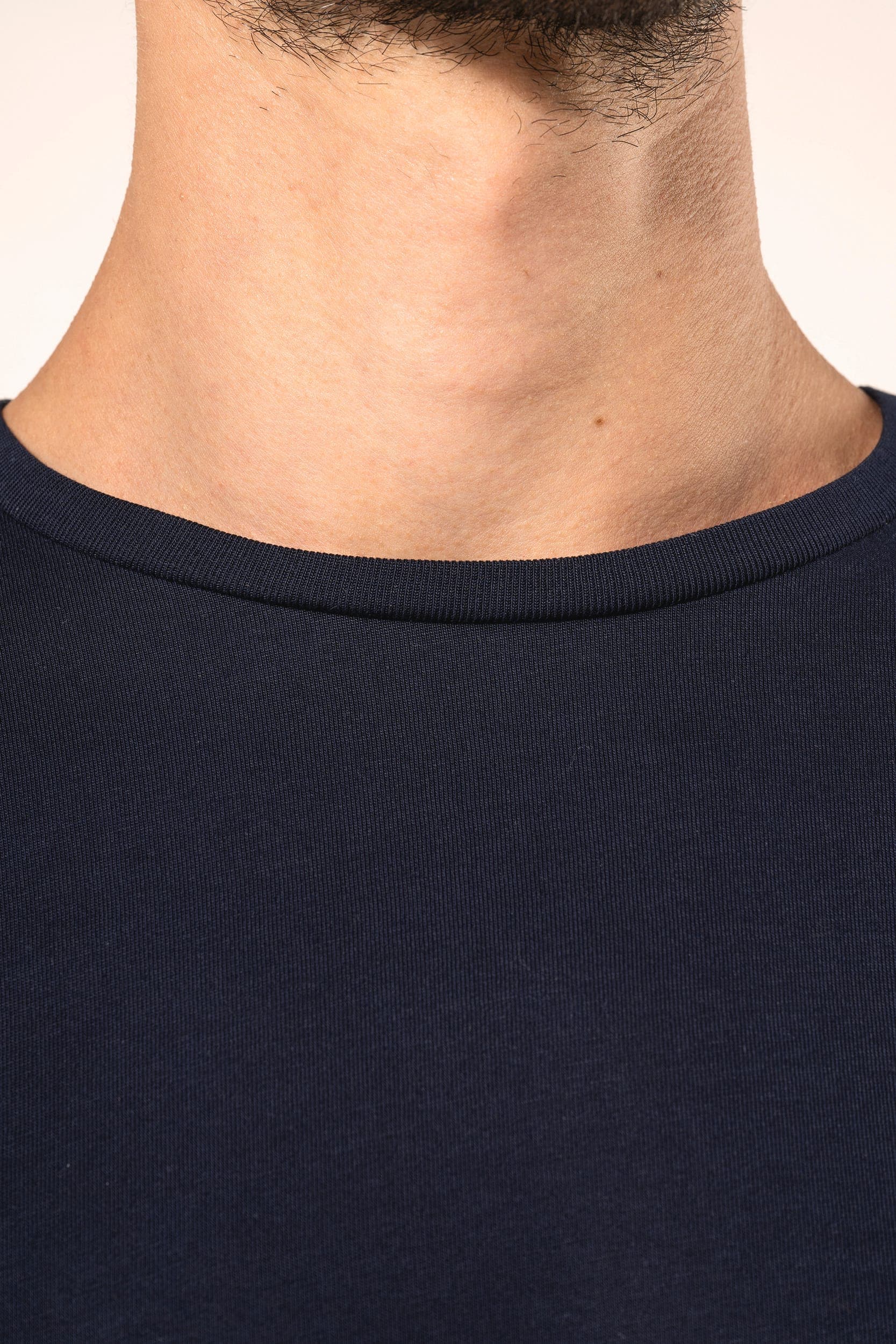 T-shirt Supima® col rond manches longues homme en situation
