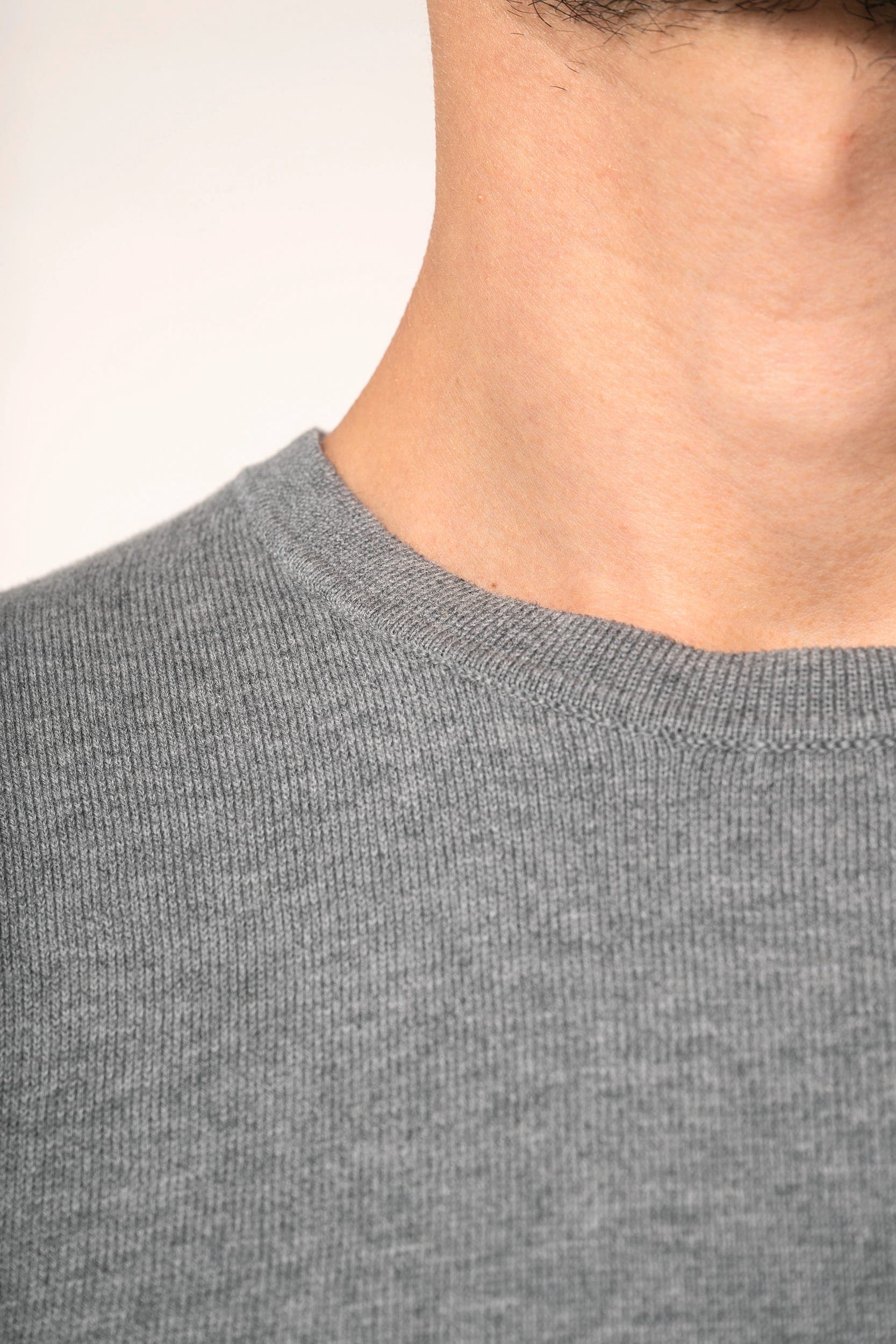 Pull Supima® col rond homme en situation