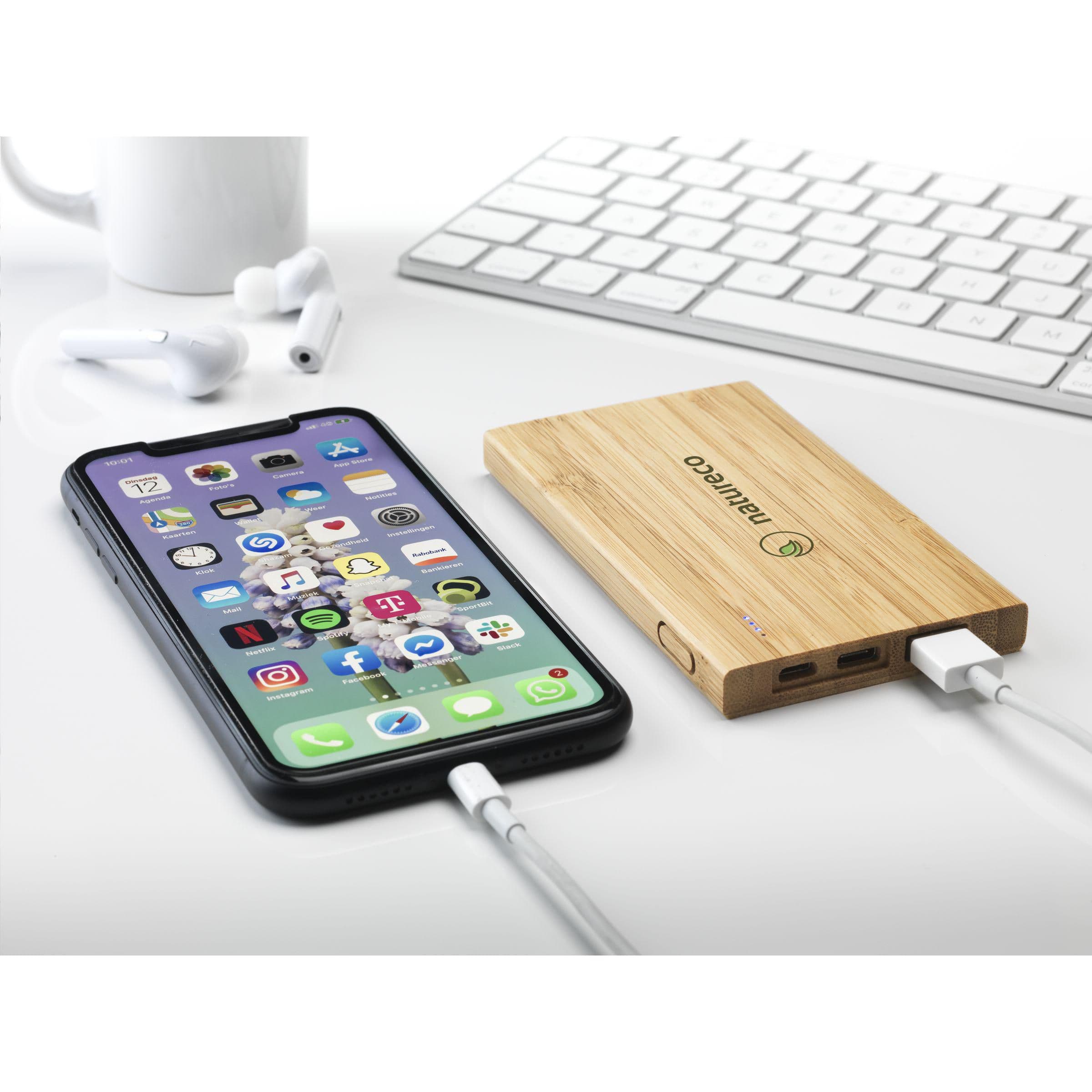 Batterie externe bambou 4000 mAh en situation