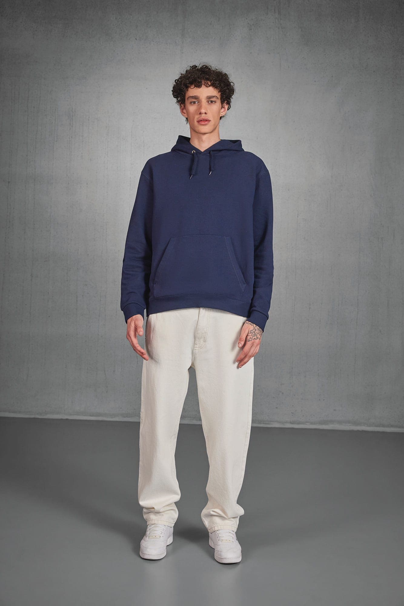 Sweat-shirt capuche en situation