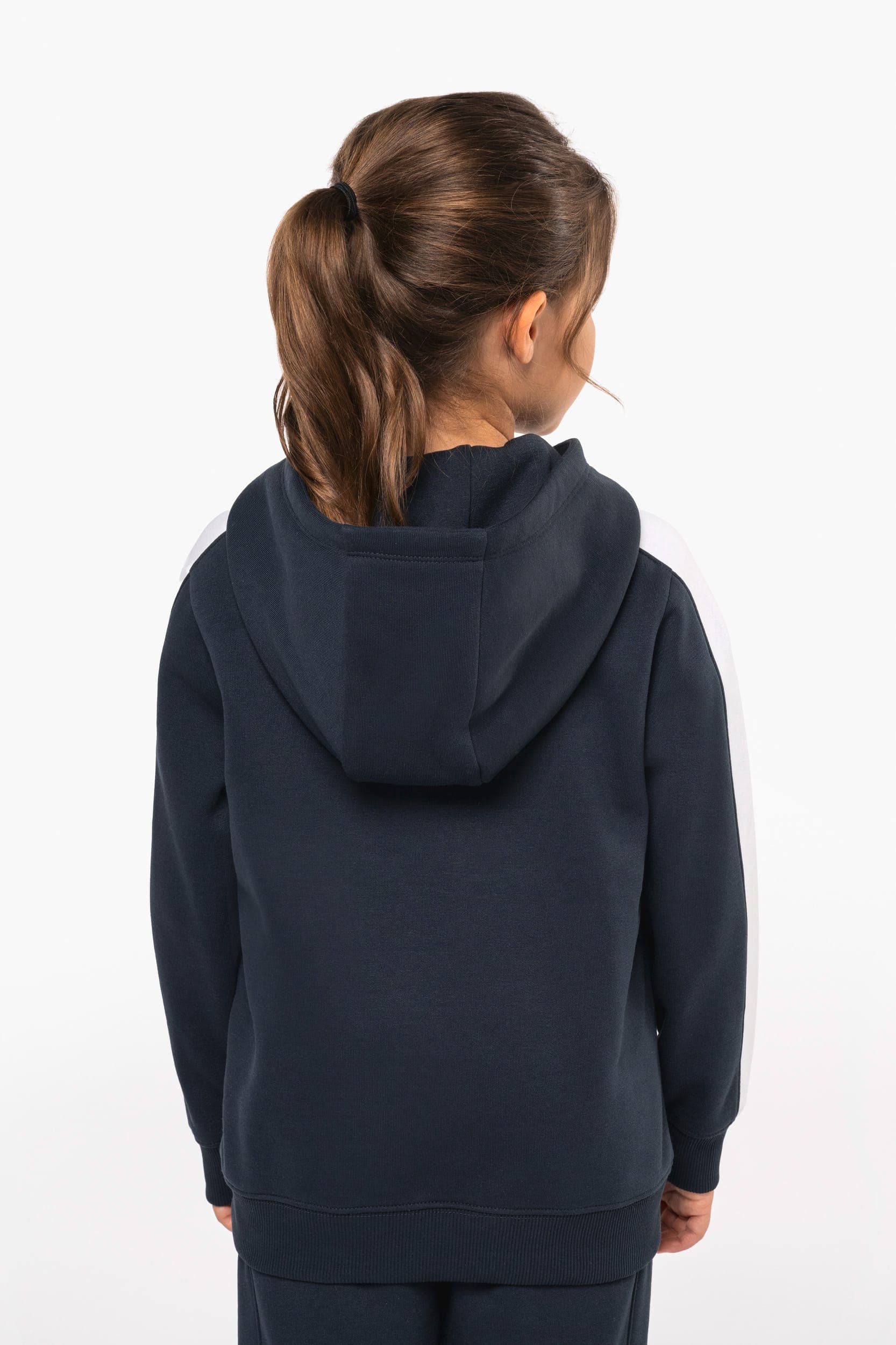 Sweat-shirt à capuche teamwear bicolore enfant en situation