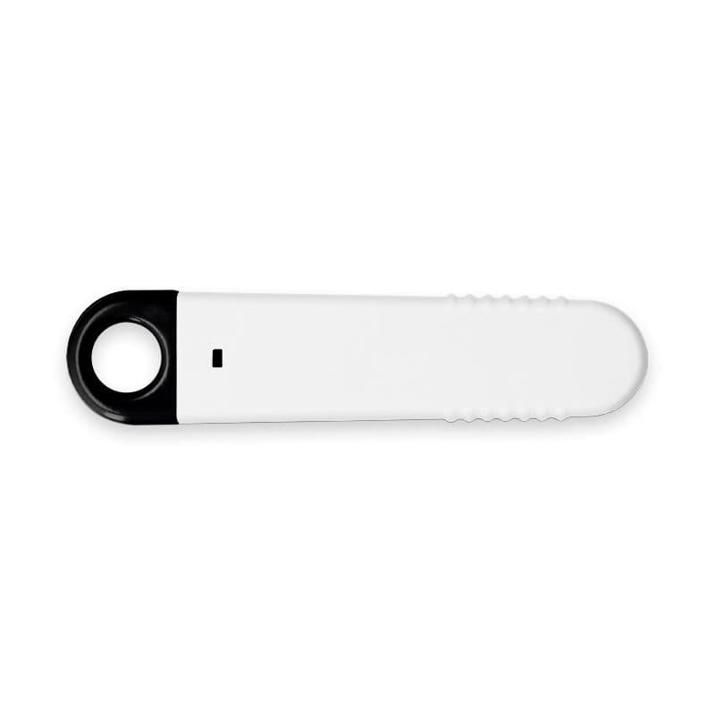 CUTTER PLASTIQUE A LAME AUTO-RETRACTABLE en situation