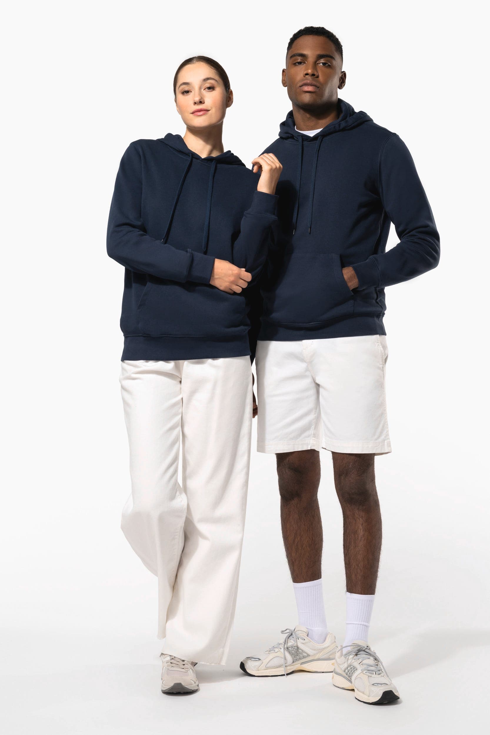 Sweat-shirt à capuche 80/20 unisexe en situation