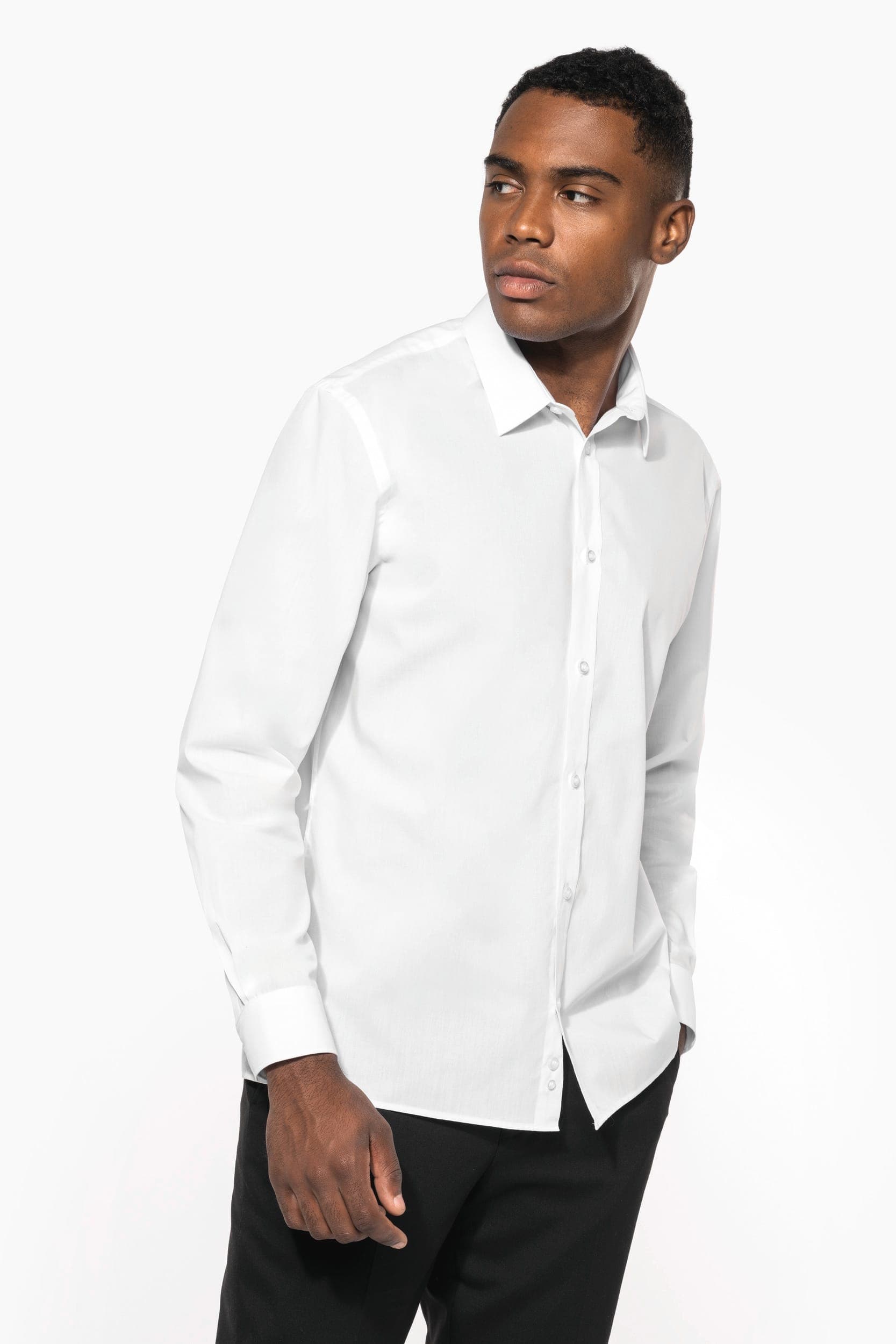 Chemise popeline polycoton sans poche entretien facile homme en situation