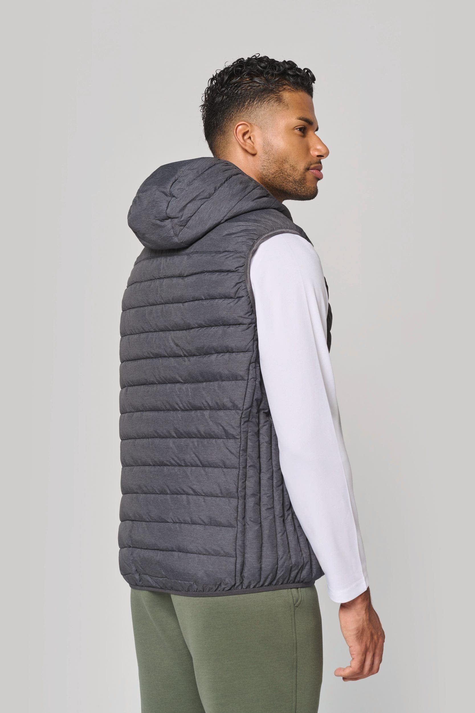 Bodywarmer à capuche en situation
