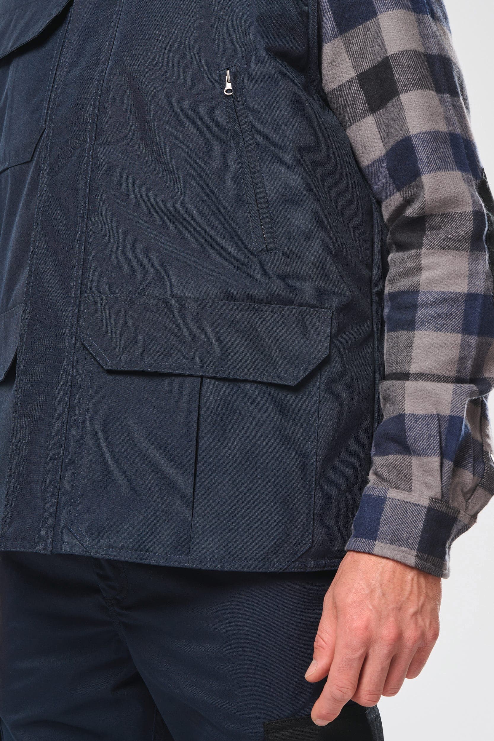Worker > bodywarmer homme en situation