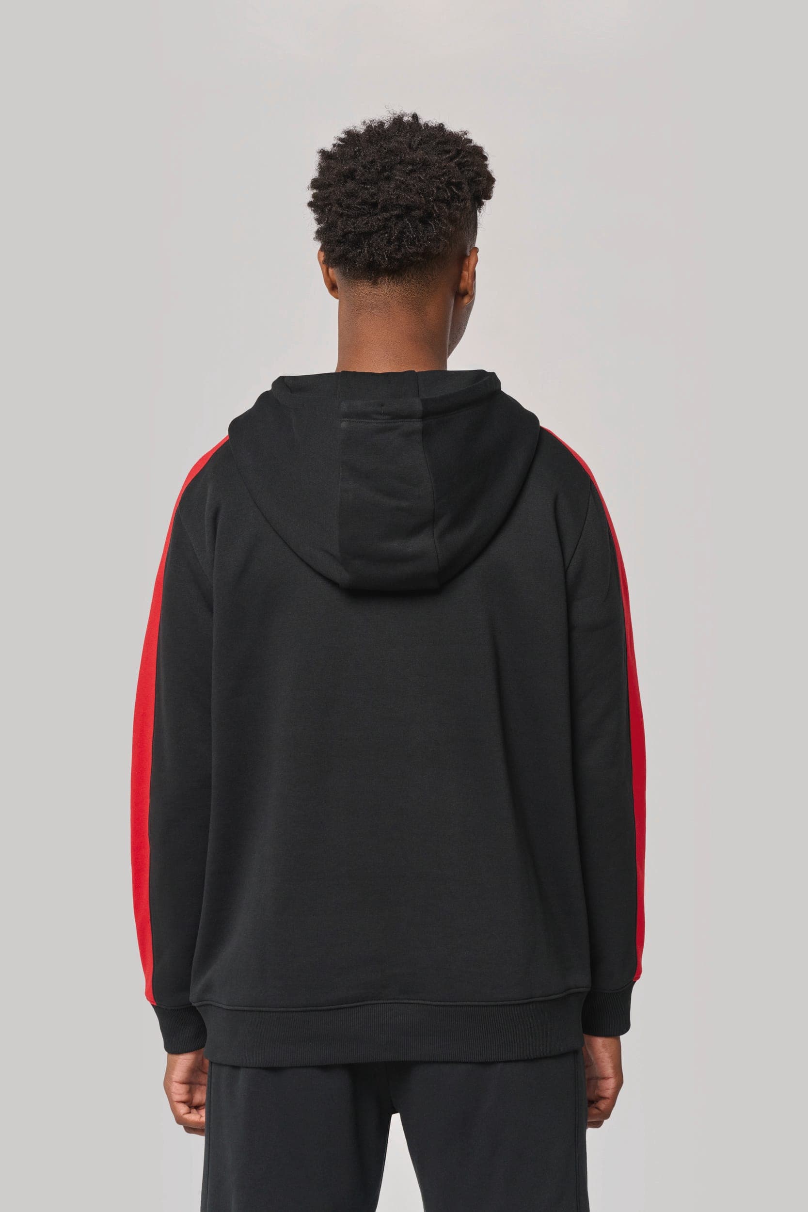 Sweat-shirt à capuche teamwear bicolore unisexe en situation