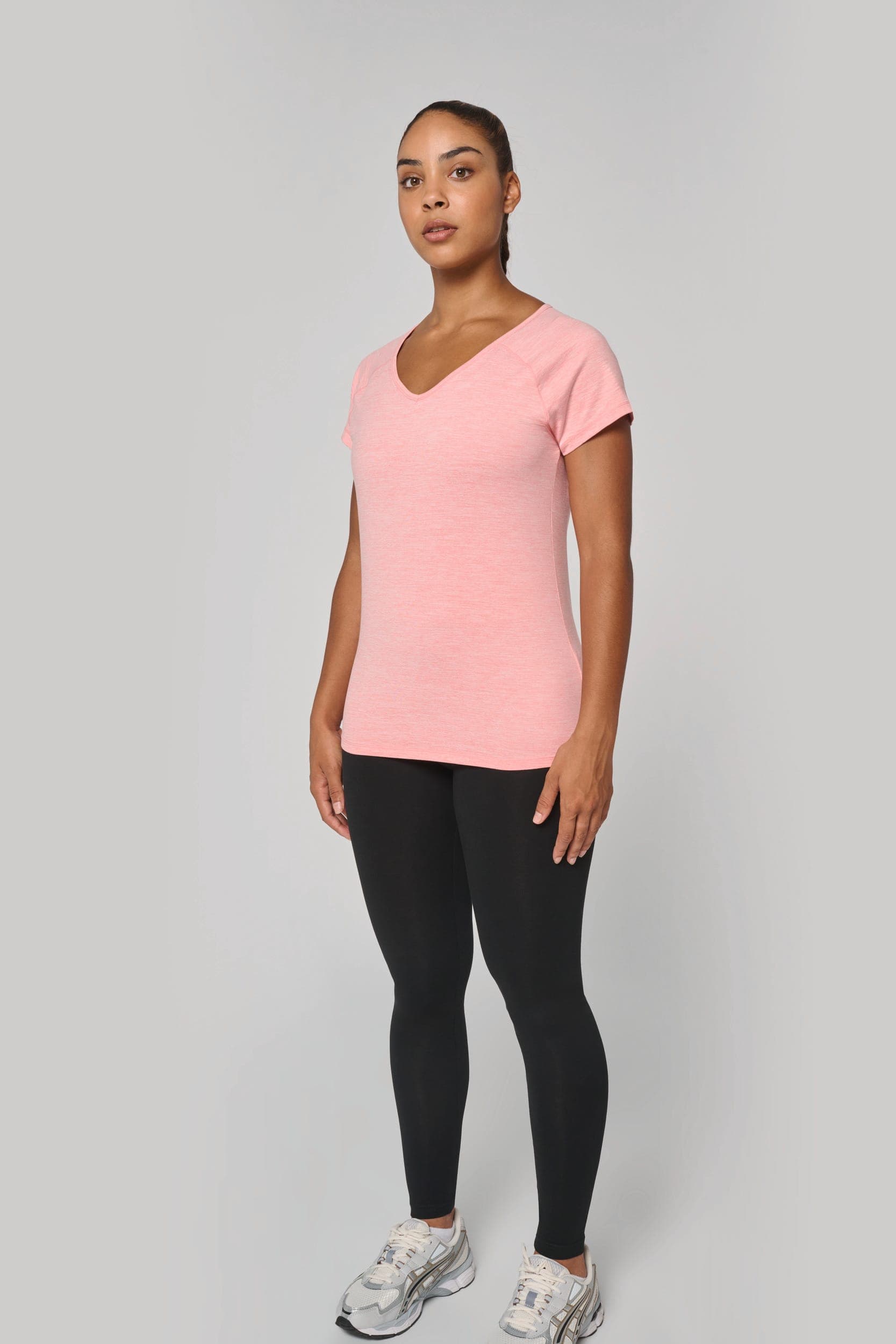 T-shirt de sport écoresponsable femme en situation