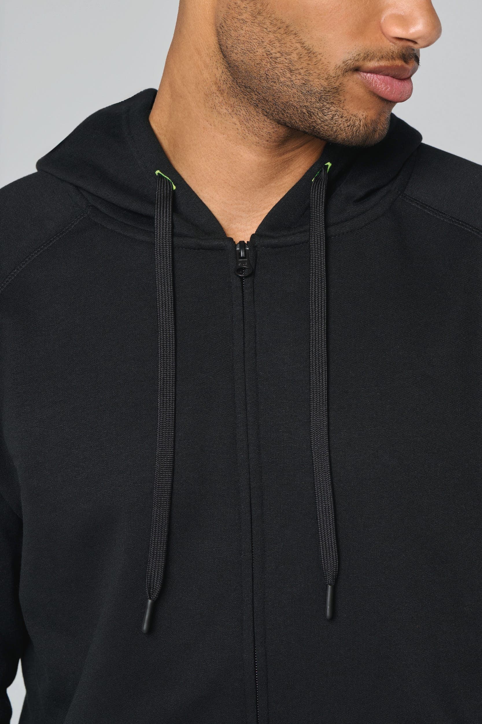 Veste zippée à capuche unisexe en situation