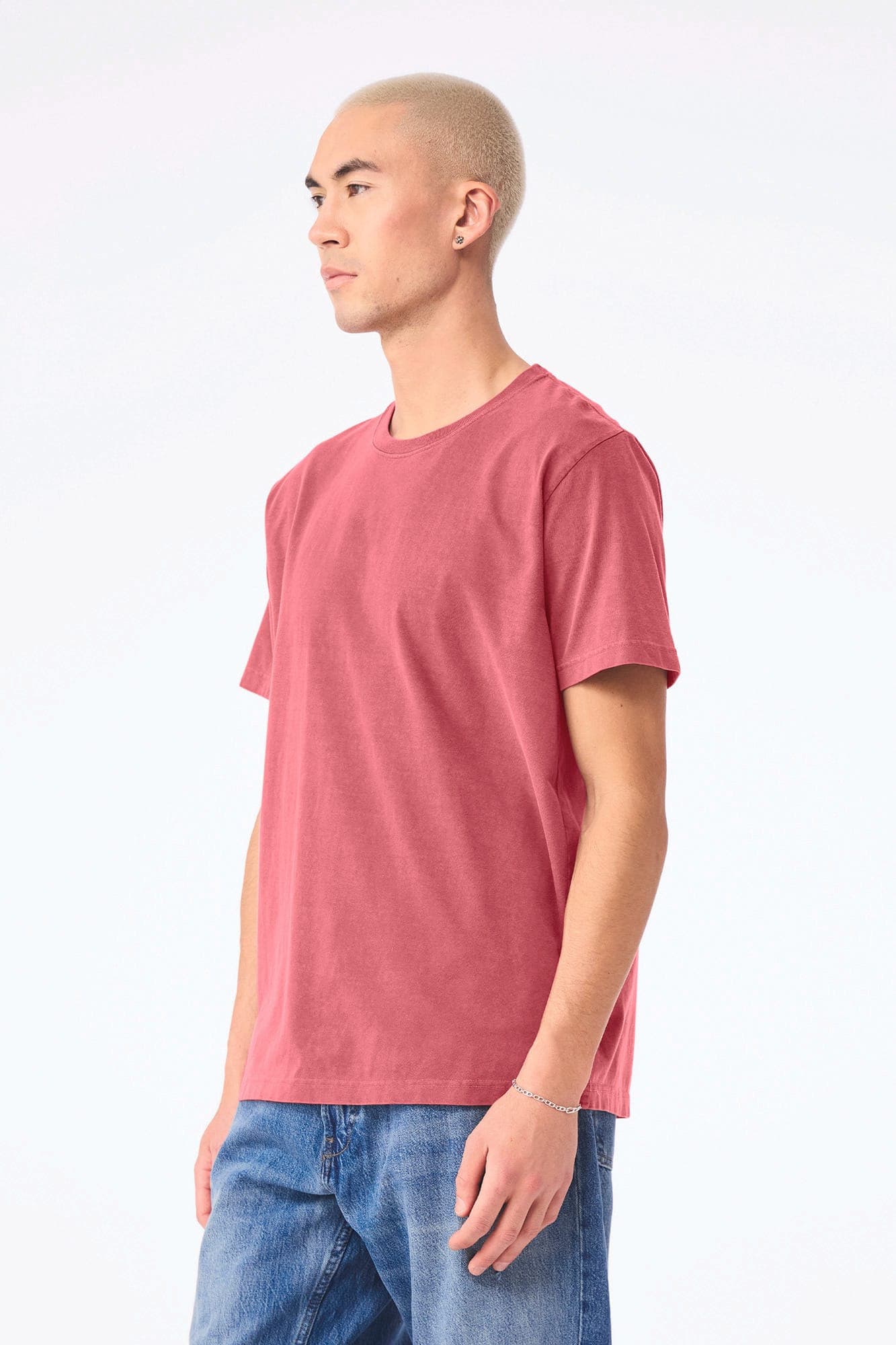 T-shirt délavé épais unisexe en situation