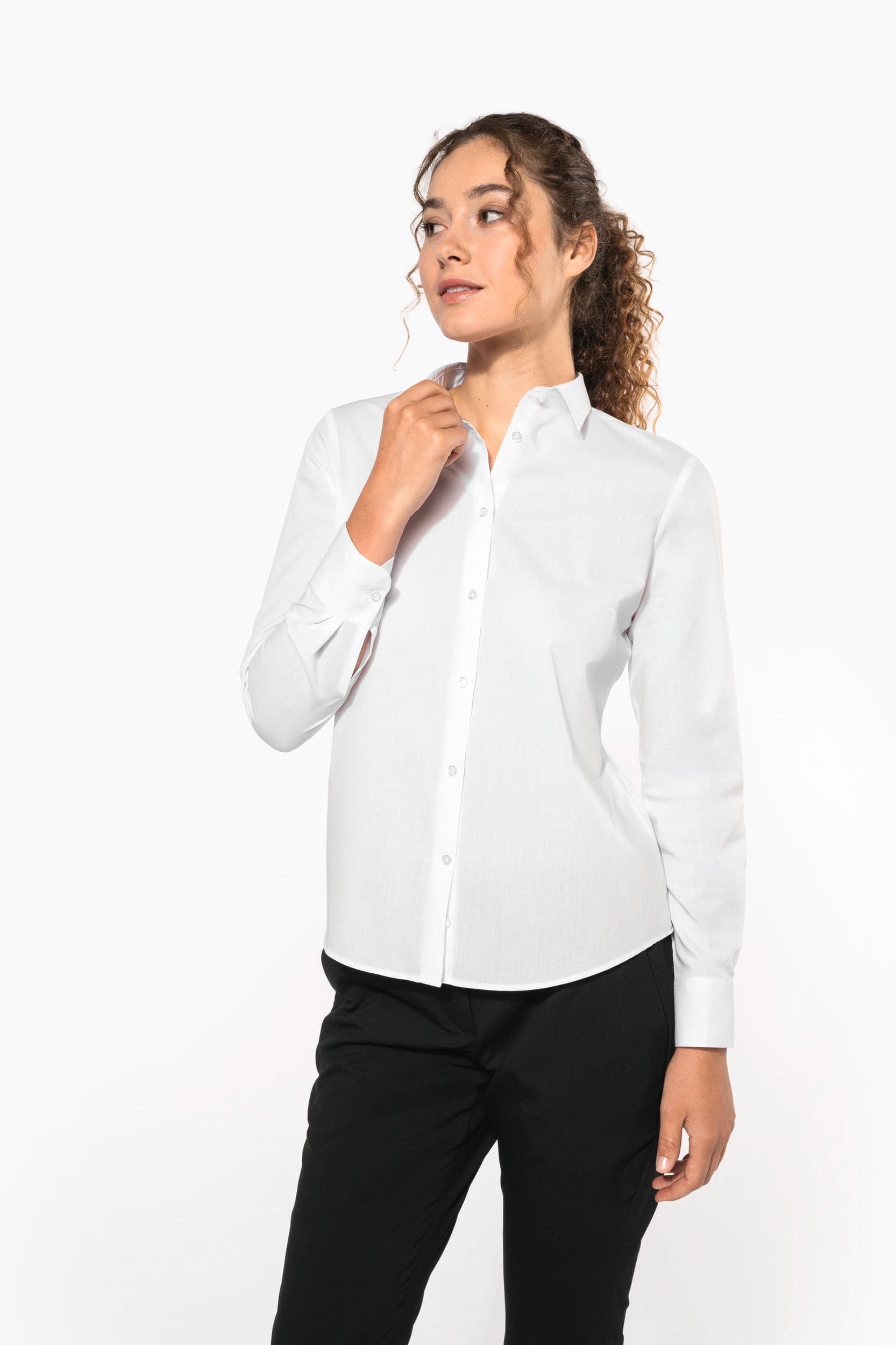 Chemise popeline polycoton sans poche entretien facile femme en situation