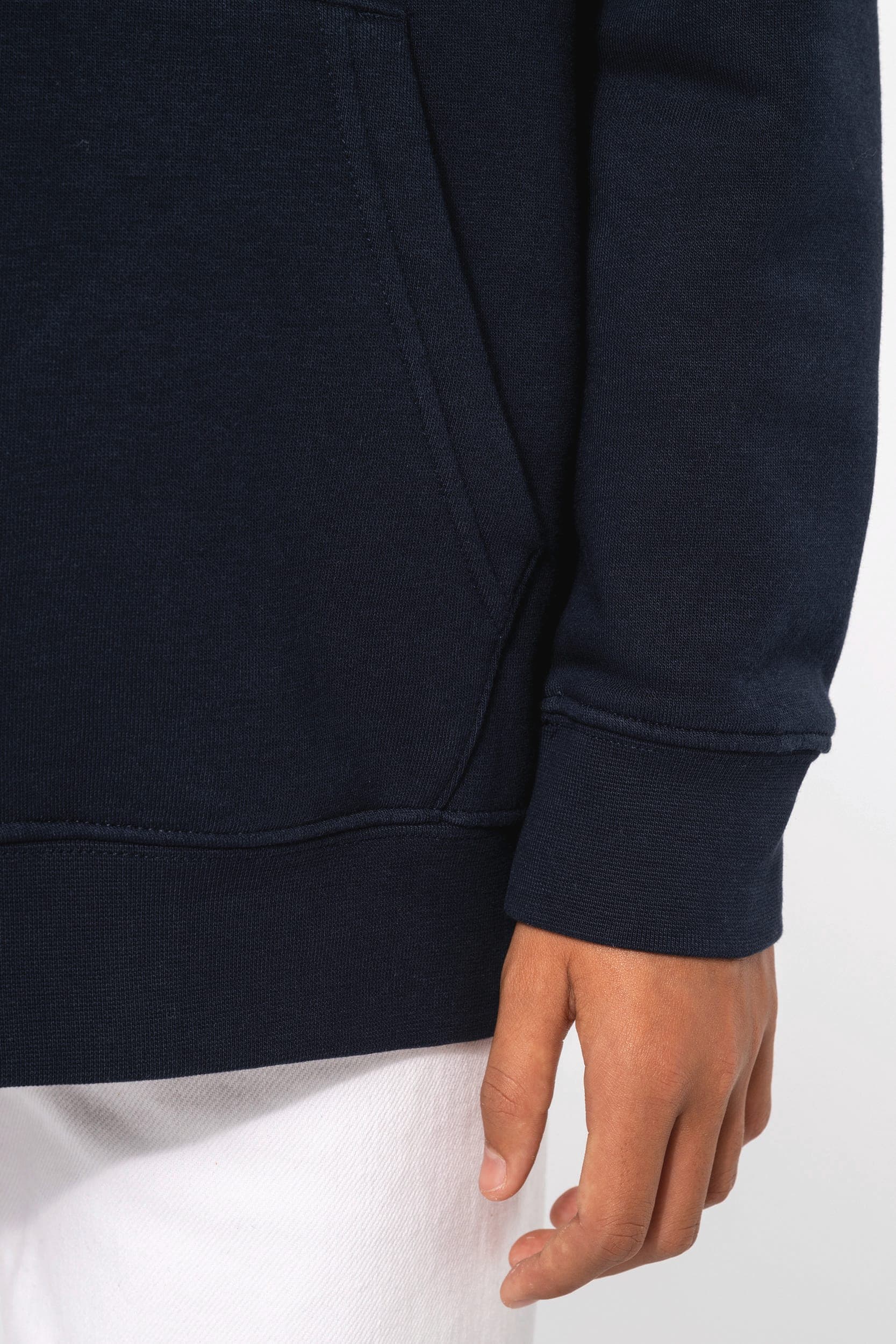 Sweat-shirt à capuche contrastée à motifs enfant unisexe en situation
