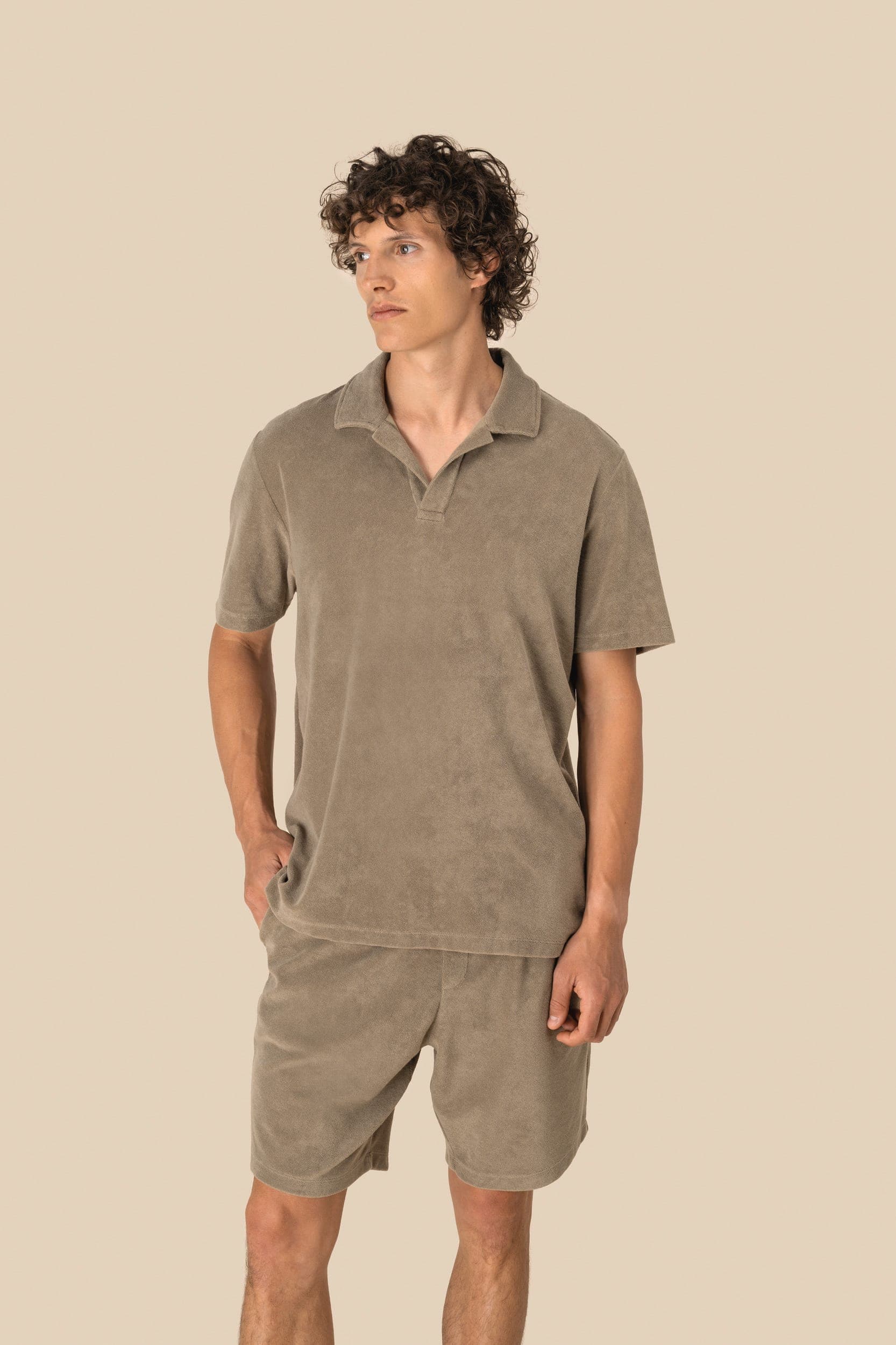 Short écoresponsable en éponge homme en situation