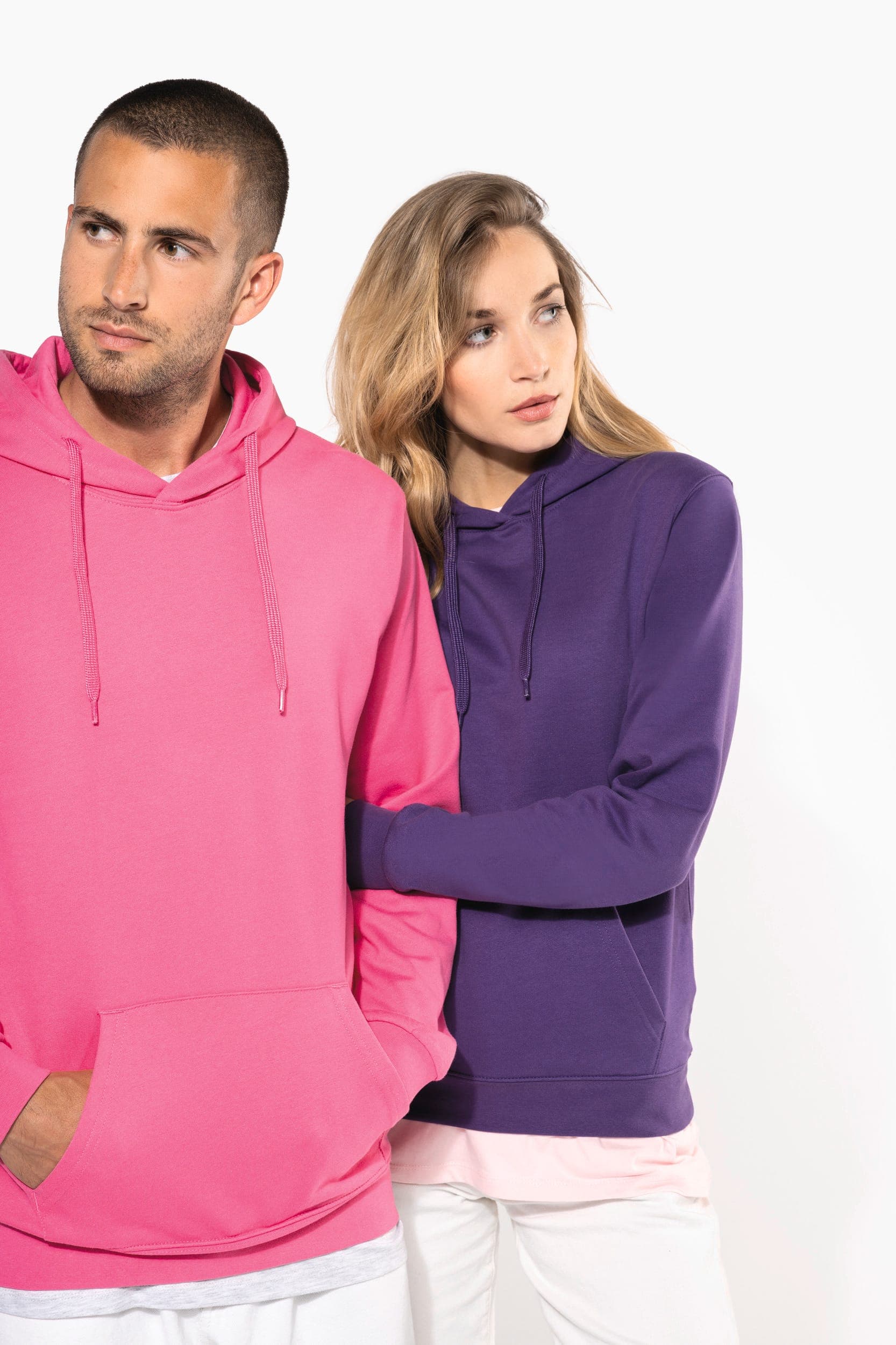 Sweat-shirt capuche femme en situation
