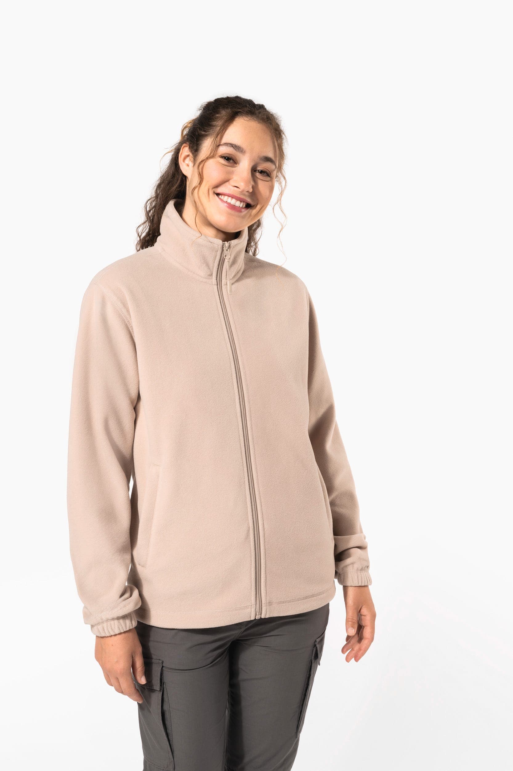 Veste polaire ajustable à poignets élastiqués en situation