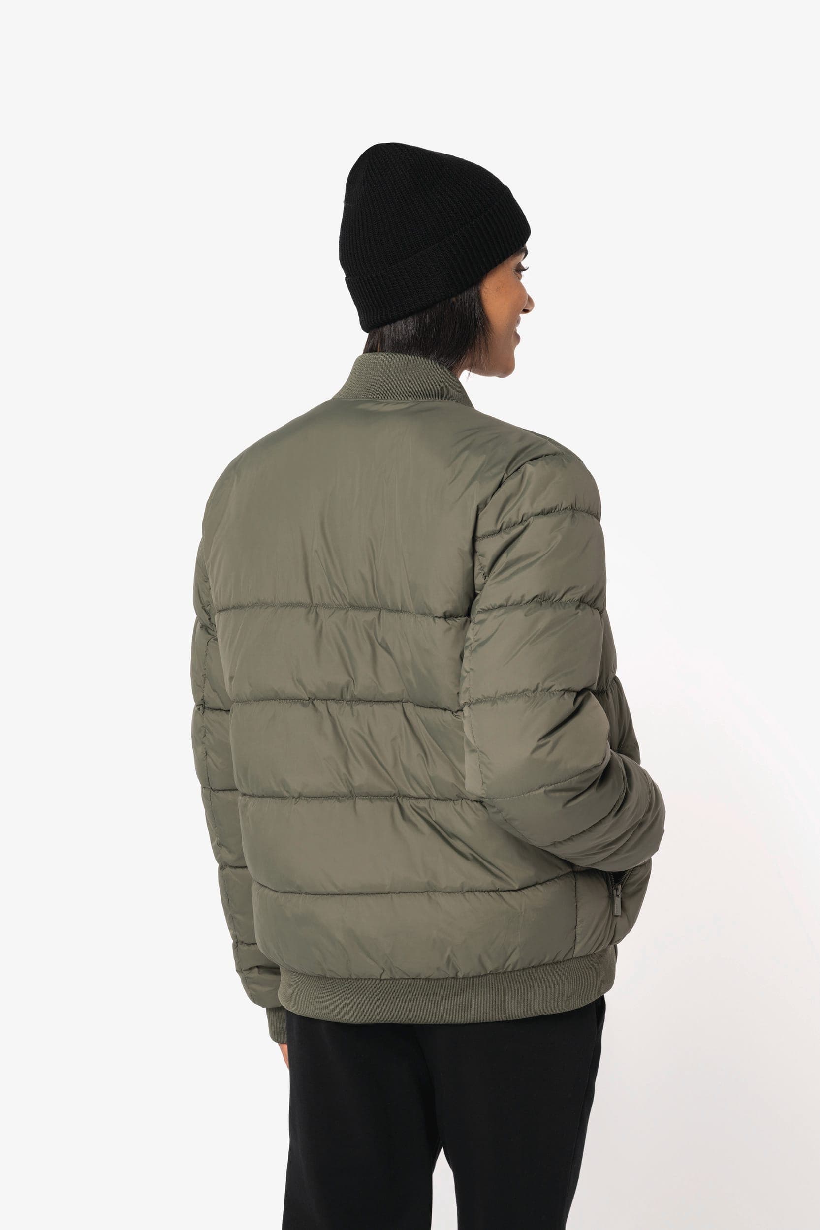Veste matelassée écoresponsable à col teddy unisexe en situation