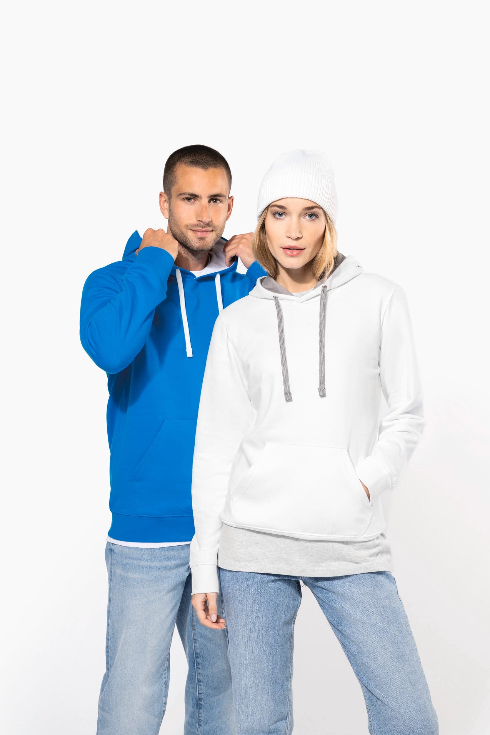 Sweat-shirt capuche contrastée homme en situation