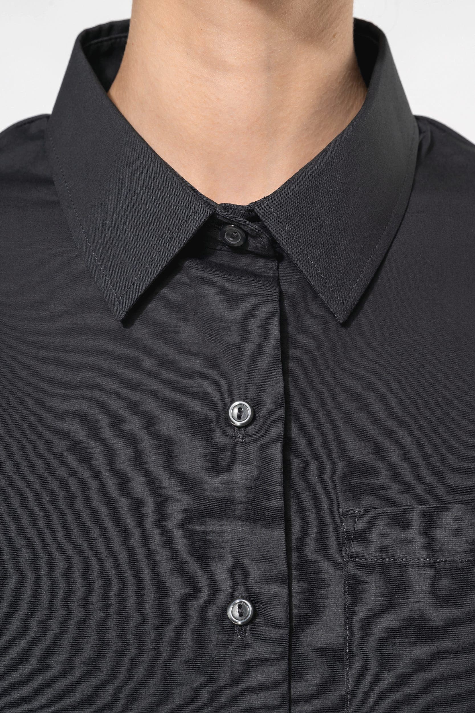 Chemise popeline manches courtes femme en situation
