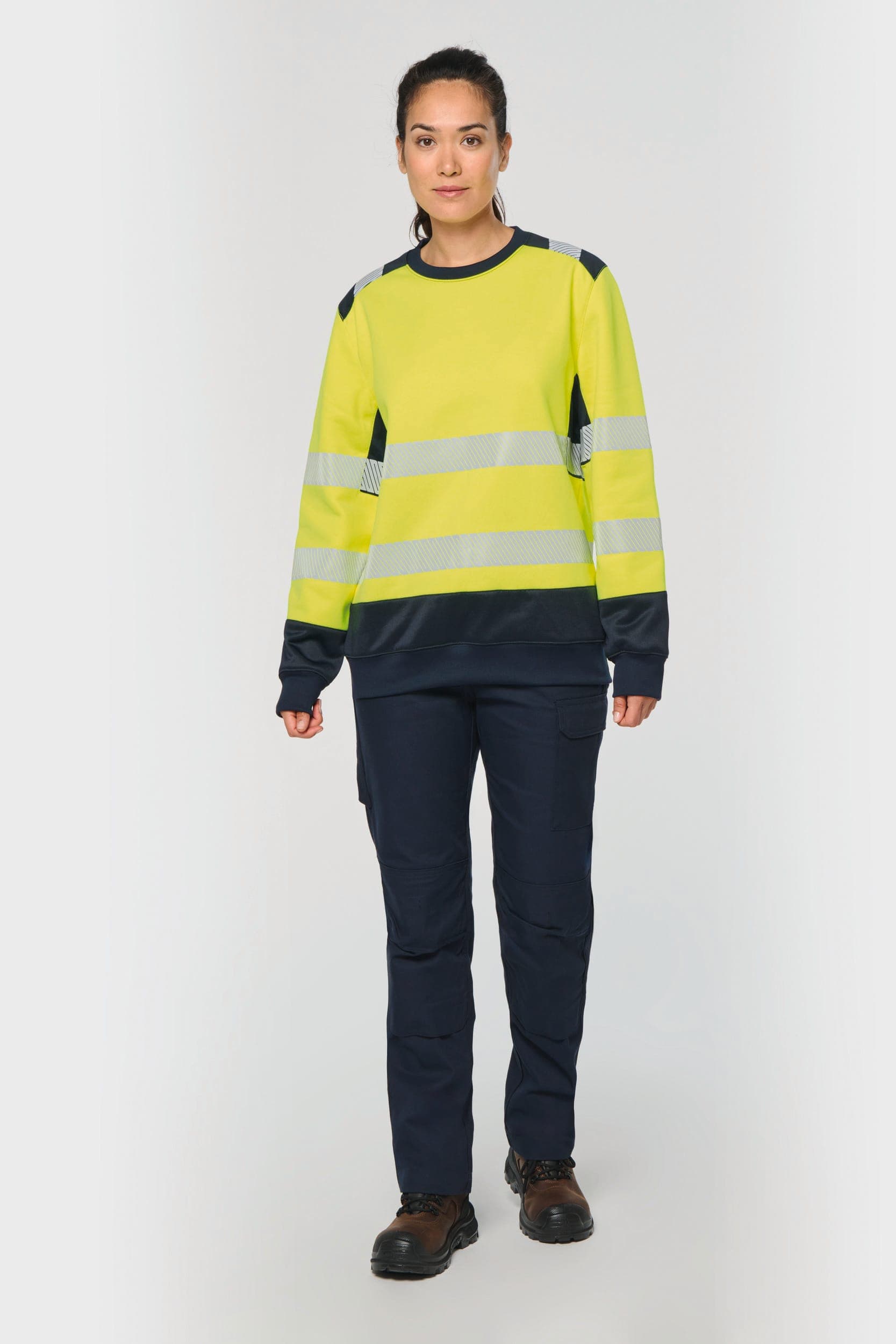 Sweat-shirt de sécurité recyclé col rond unisexe en situation
