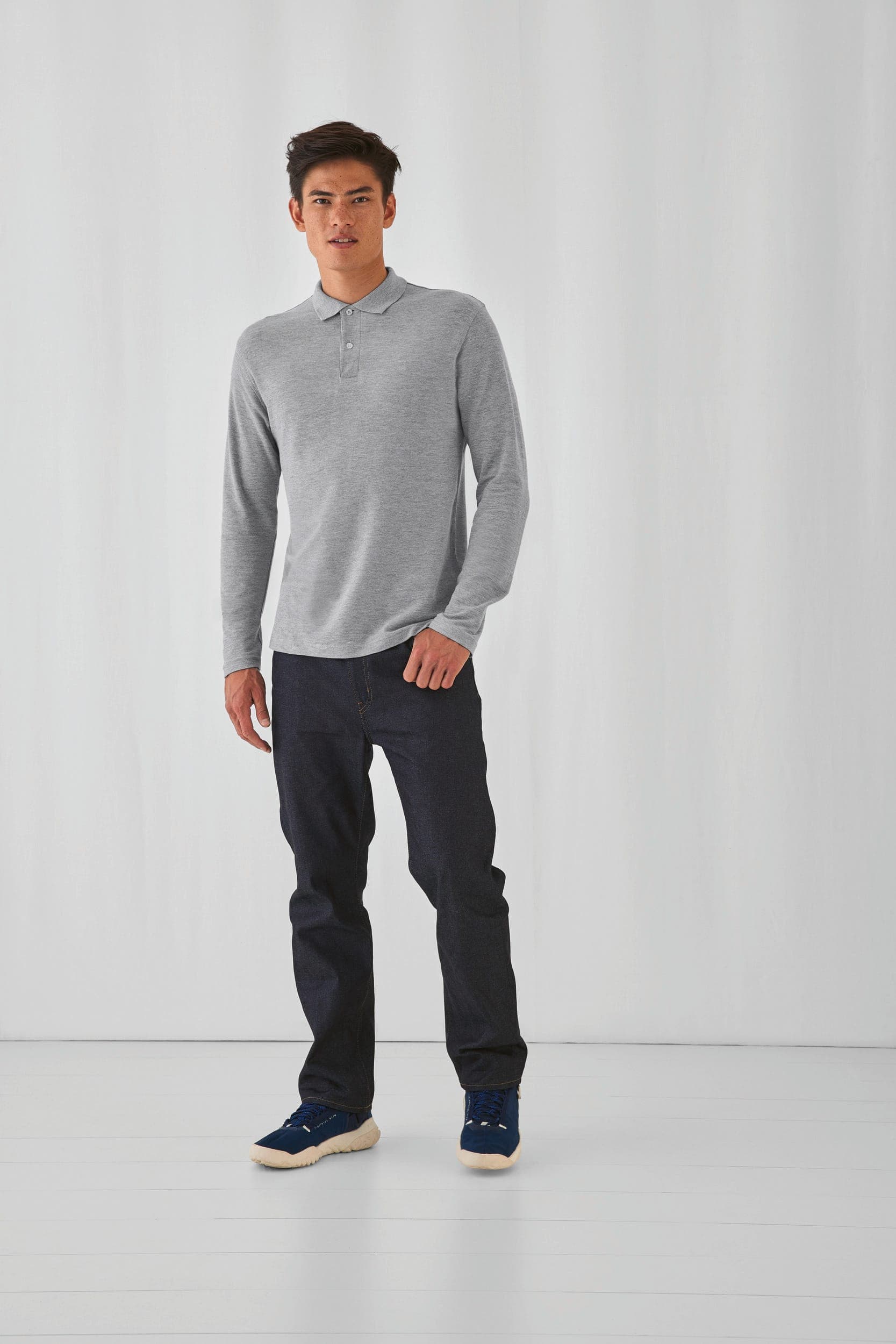 Polo homme ID.001 manches longues en situation