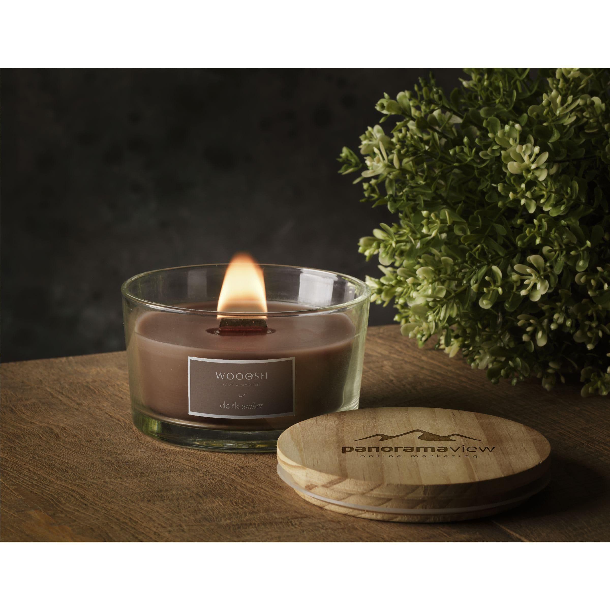 Bougie parfumée Wooosh Flame Dark Amber en situation